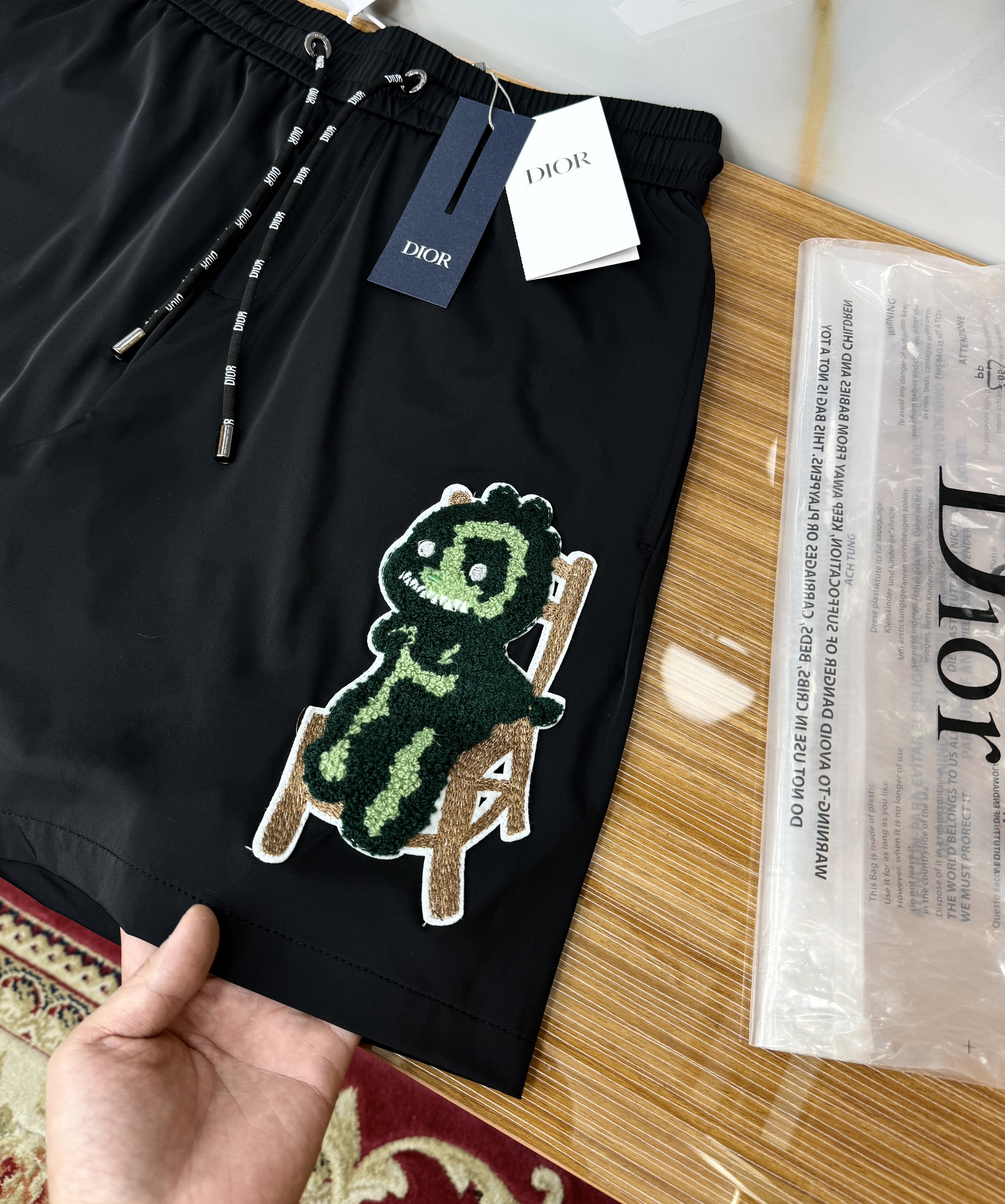 Quần short gió Dior CD Đen logo thêu xù Like Auth 1-1 on web CD