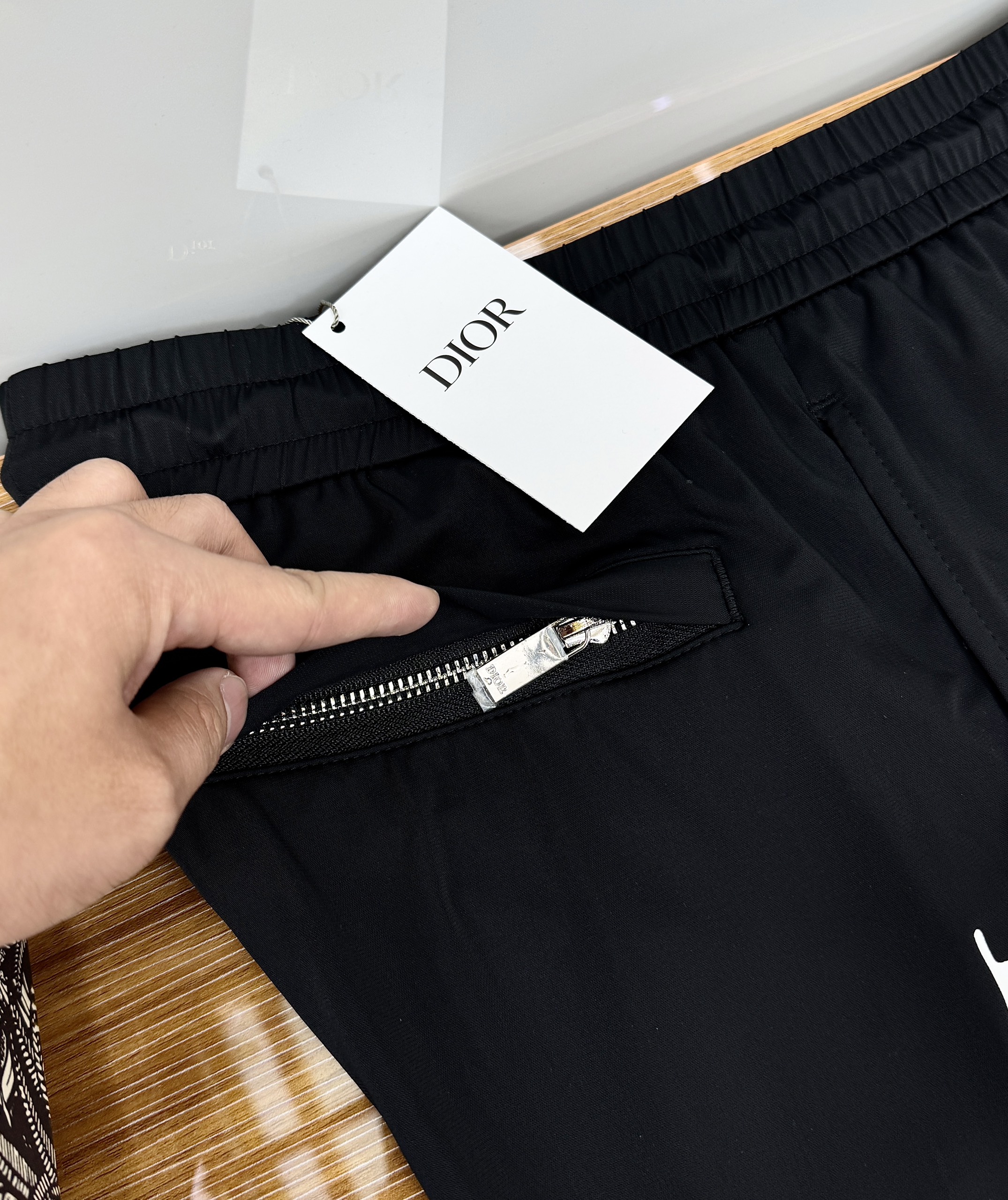Quần short gió Dior CD Đen logo thêu xù Like Auth 1-1 on web CD