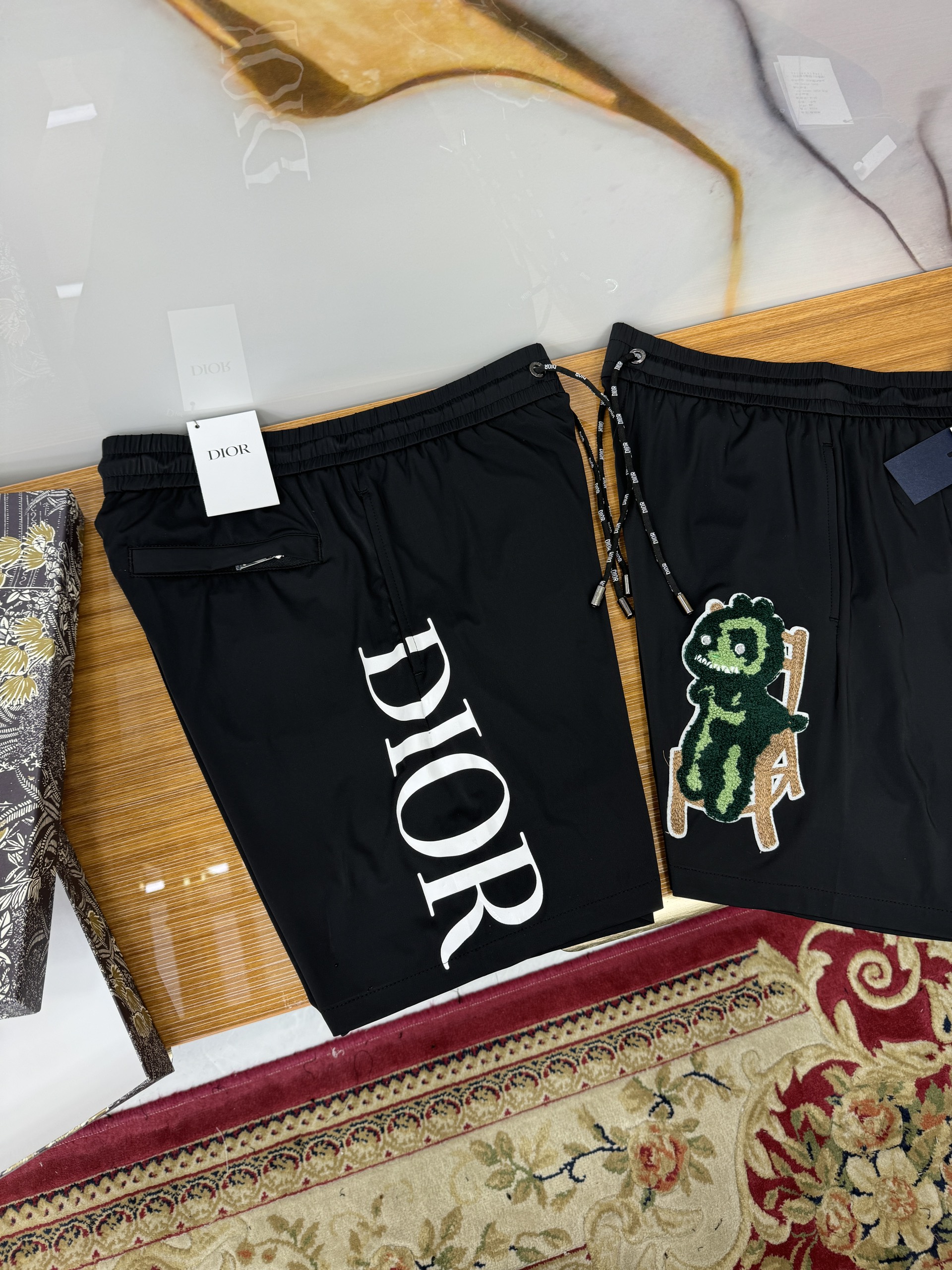 Quần short gió Dior CD Đen logo thêu xù Like Auth 1-1 on web CD