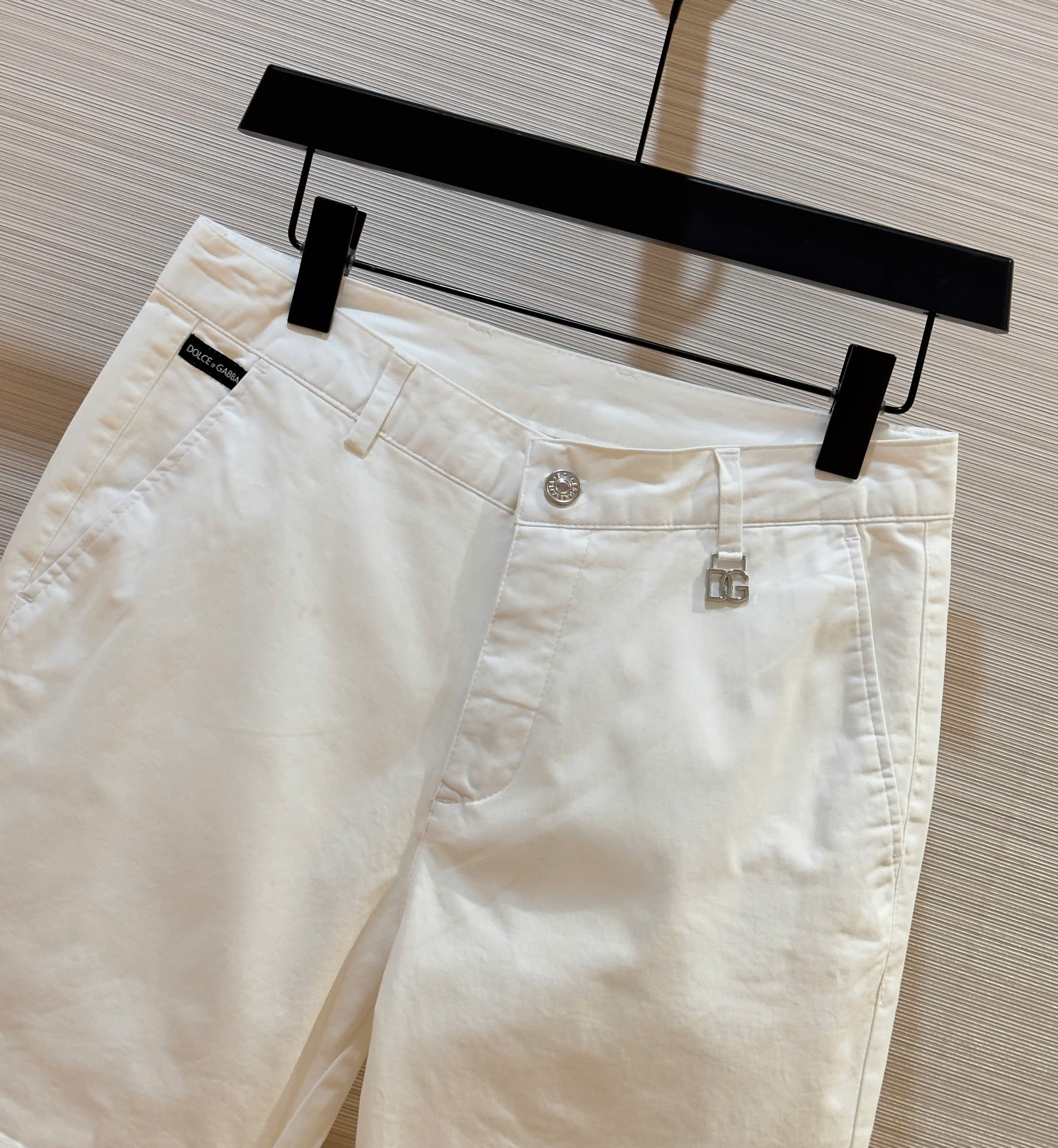 Quần short kaki Dolce Gabbana DG Trắng trơn Like Auth 1-1 on web DDT
