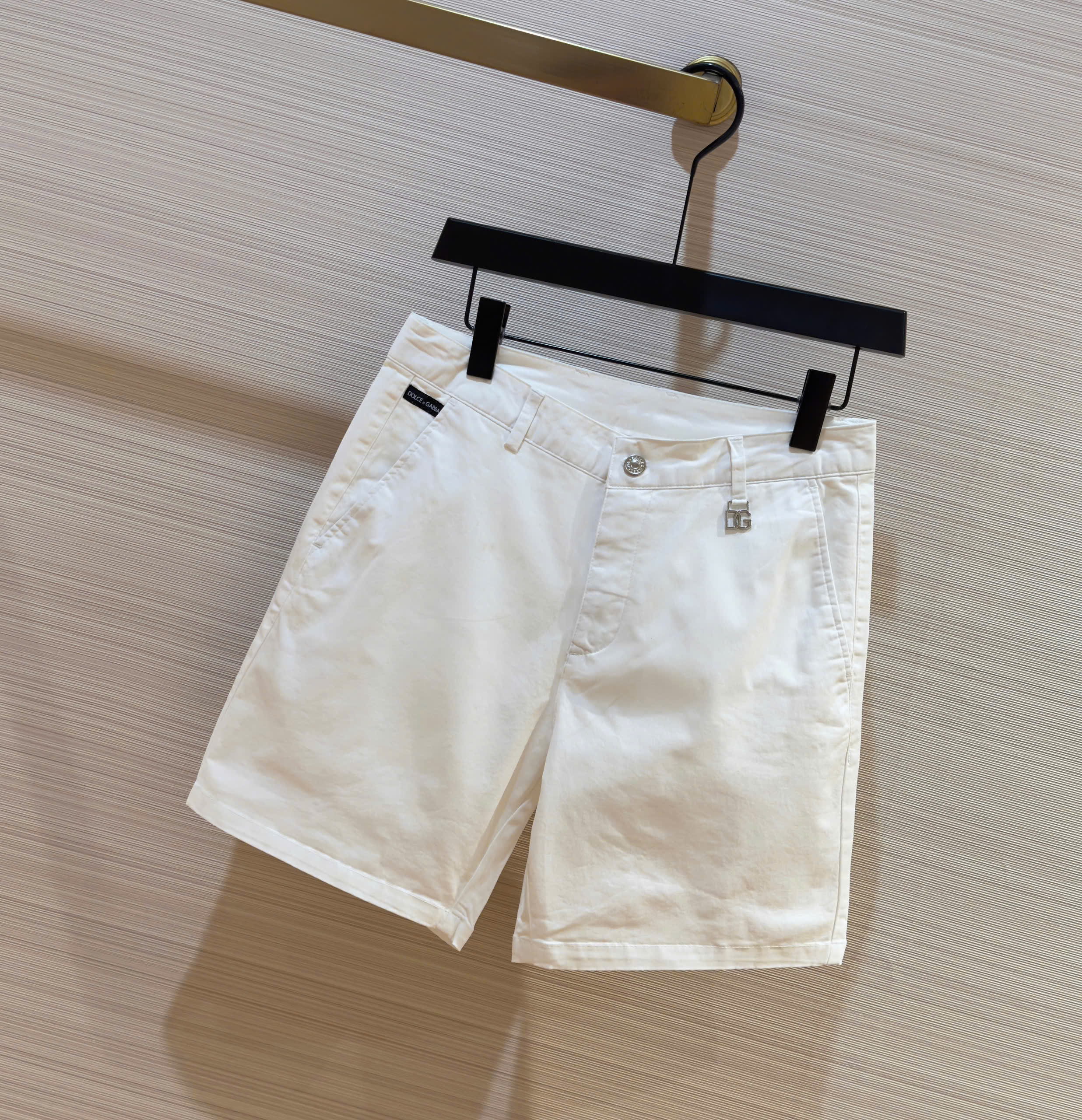 Quần short kaki Dolce Gabbana DG Trắng trơn Like Auth 1-1 on web DDT