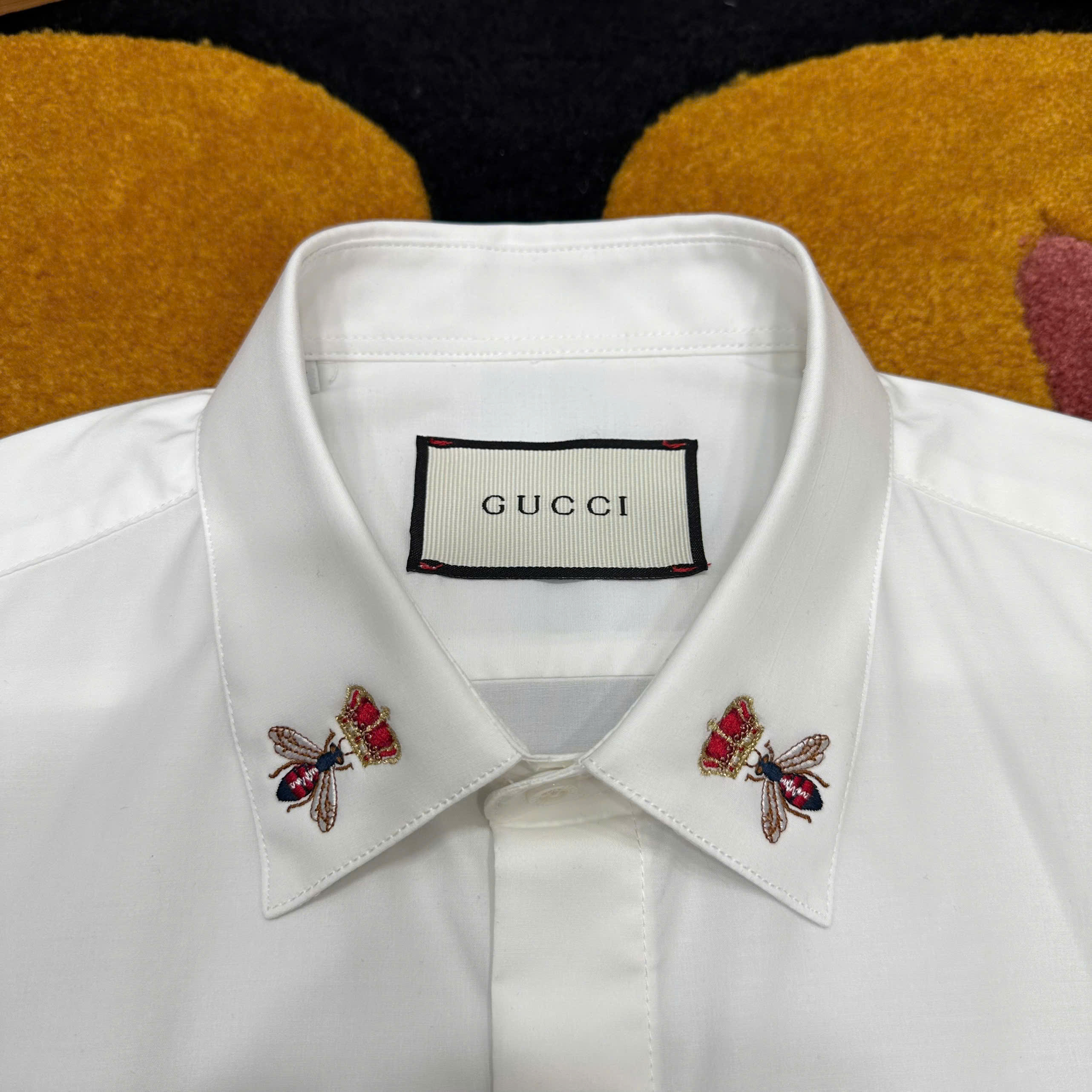 Áo sơ mi cộc tay Gucci GC Trắng logo Ong Vương miện Đỏ thêu cổ Like Auth on web MK