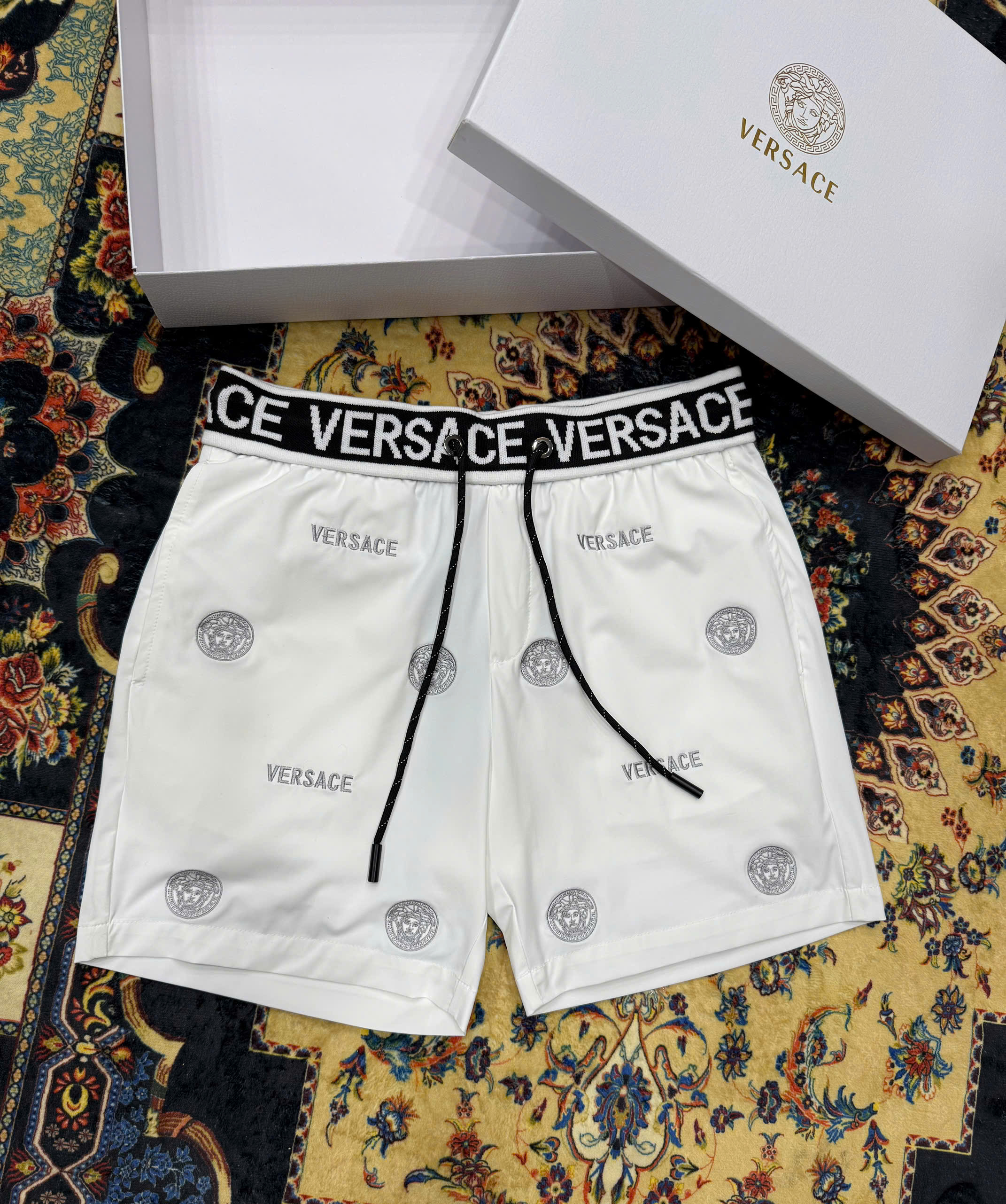 Quần short gió Versace VS họa tiết logo thêu full Like Auth 1-1 on web CD