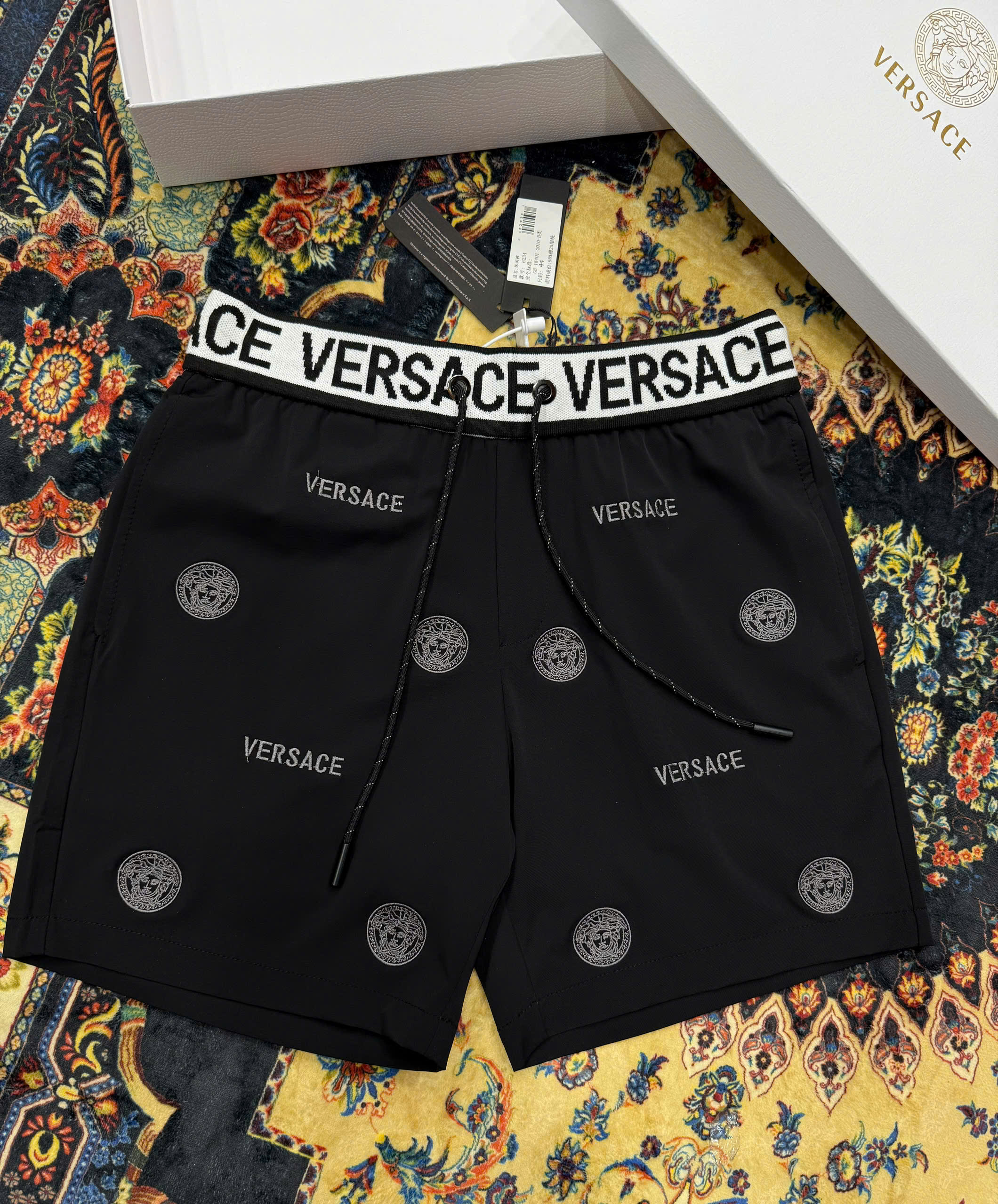 Quần short gió Versace VS họa tiết logo thêu full Like Auth 1-1 on web CD