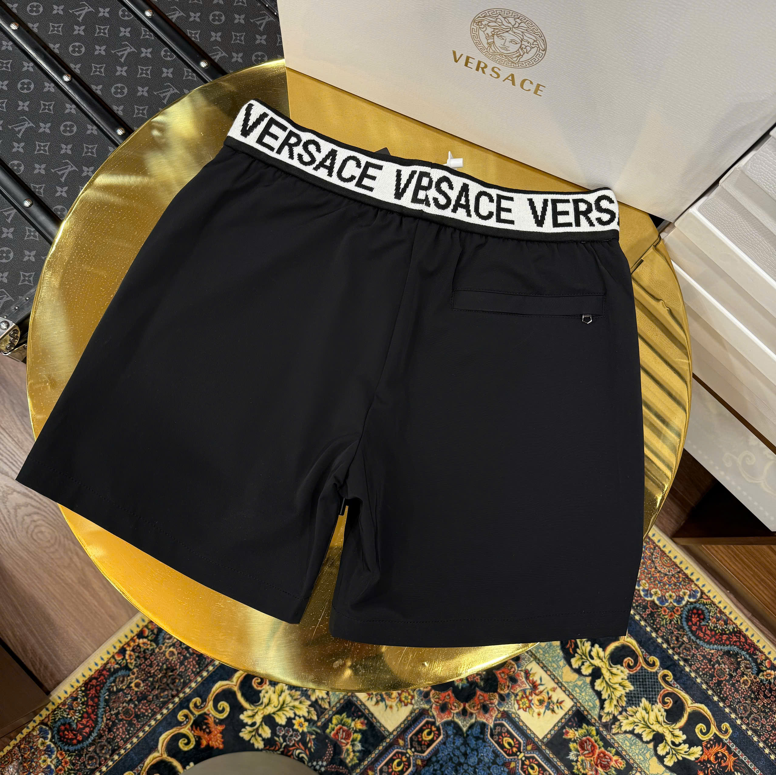 Quần short gió Versace VS họa tiết logo thêu full Like Auth 1-1 on web CD