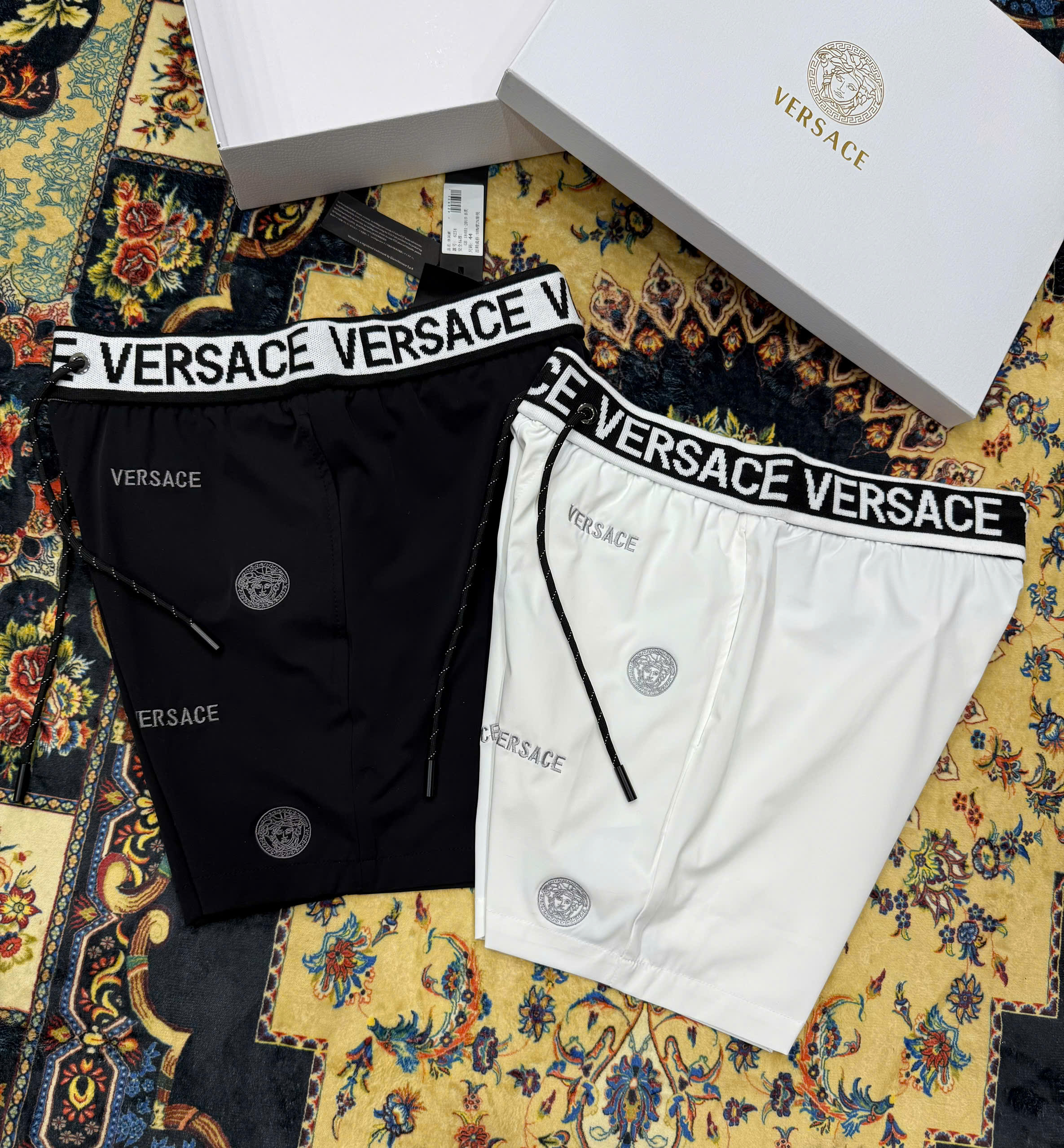 Quần short gió Versace VS họa tiết logo thêu full Like Auth 1-1 on web CD