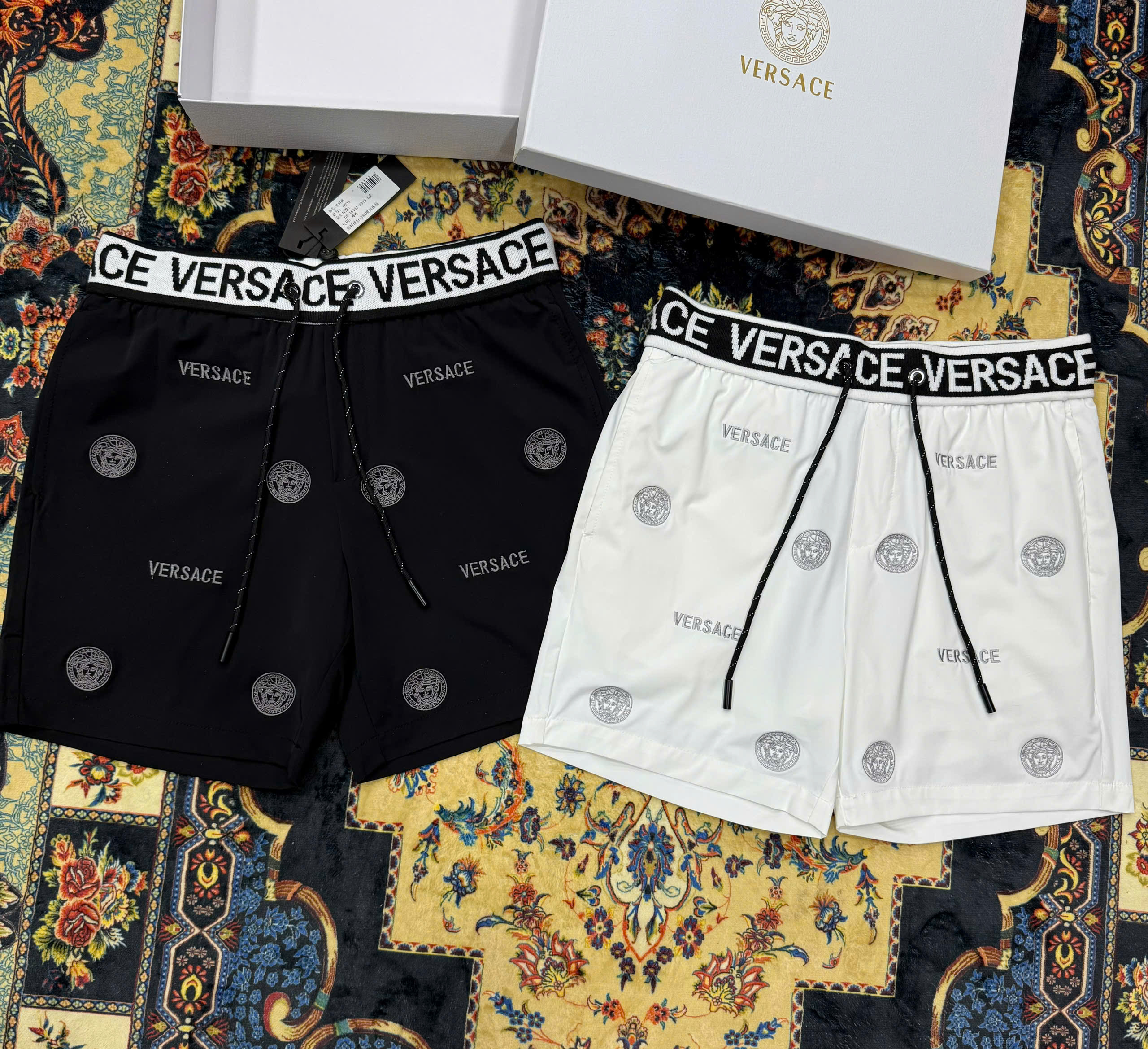 Quần short gió Versace VS họa tiết logo thêu full Like Auth 1-1 on web CD