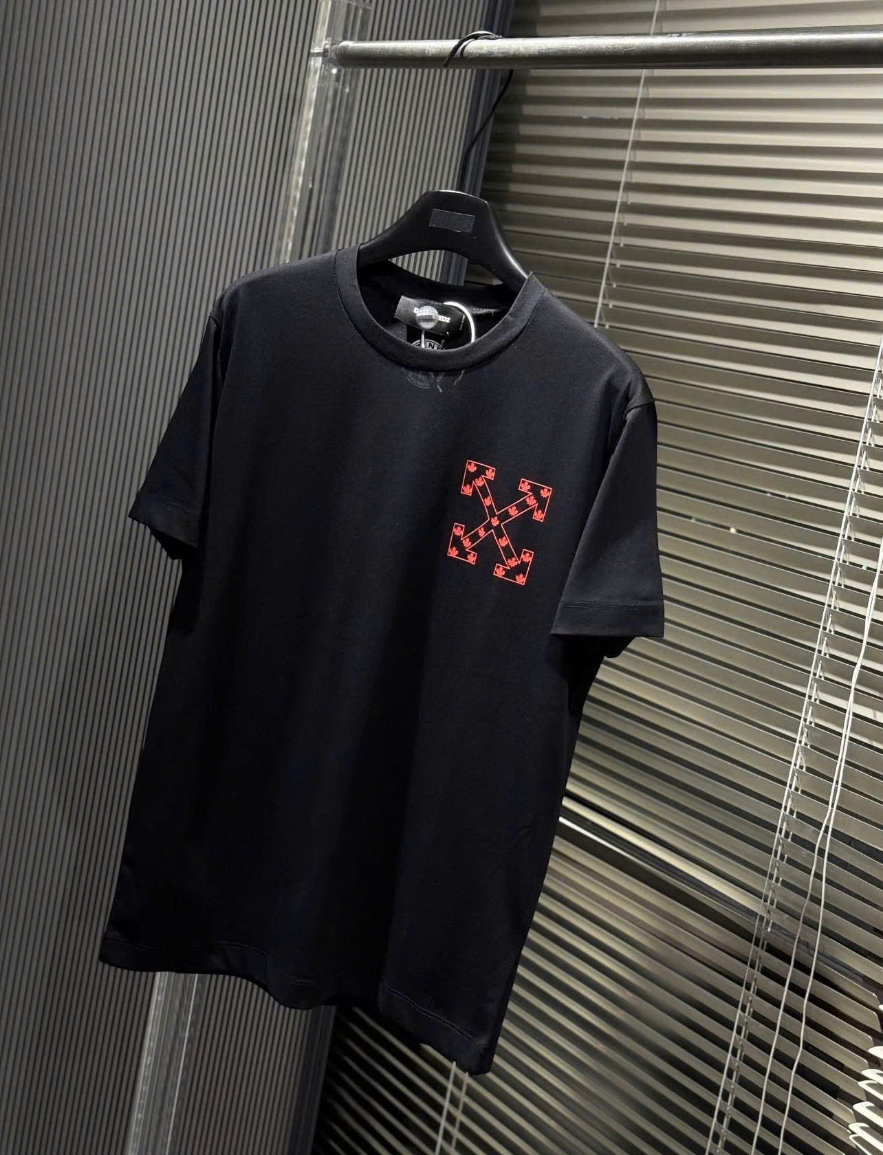 Áo phông T-shirt Dsquared2 DSQ2 họa tiết  logo chữ lá khung mũi tên lưng Like Auth on web NV