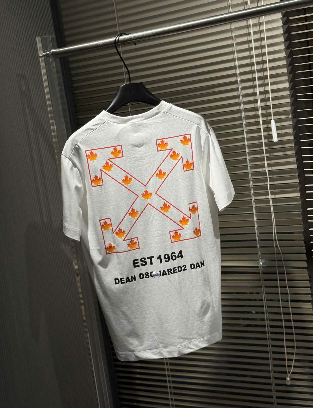 Áo phông T-shirt Dsquared2 DSQ2 họa tiết  logo chữ lá khung mũi tên lưng Like Auth on web NV