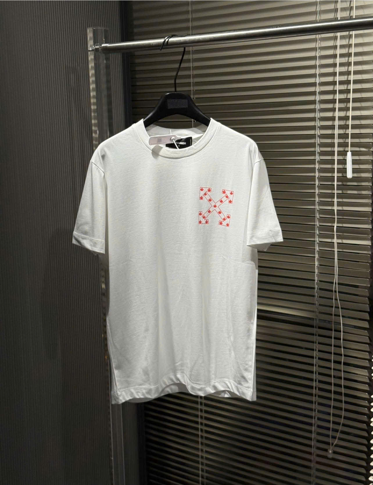 Áo phông T-shirt Dsquared2 DSQ2 họa tiết  logo chữ lá khung mũi tên lưng Like Auth on web NV