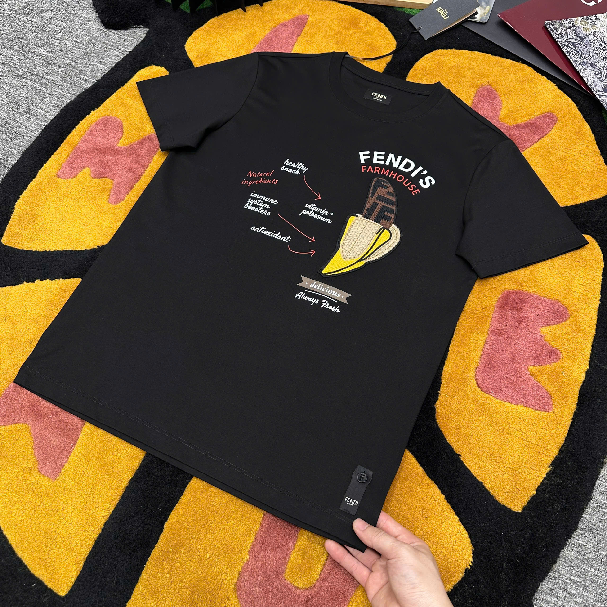 Áo phông T-shirt Fendi FF họa tiết chữ Chuối Like Auth on web