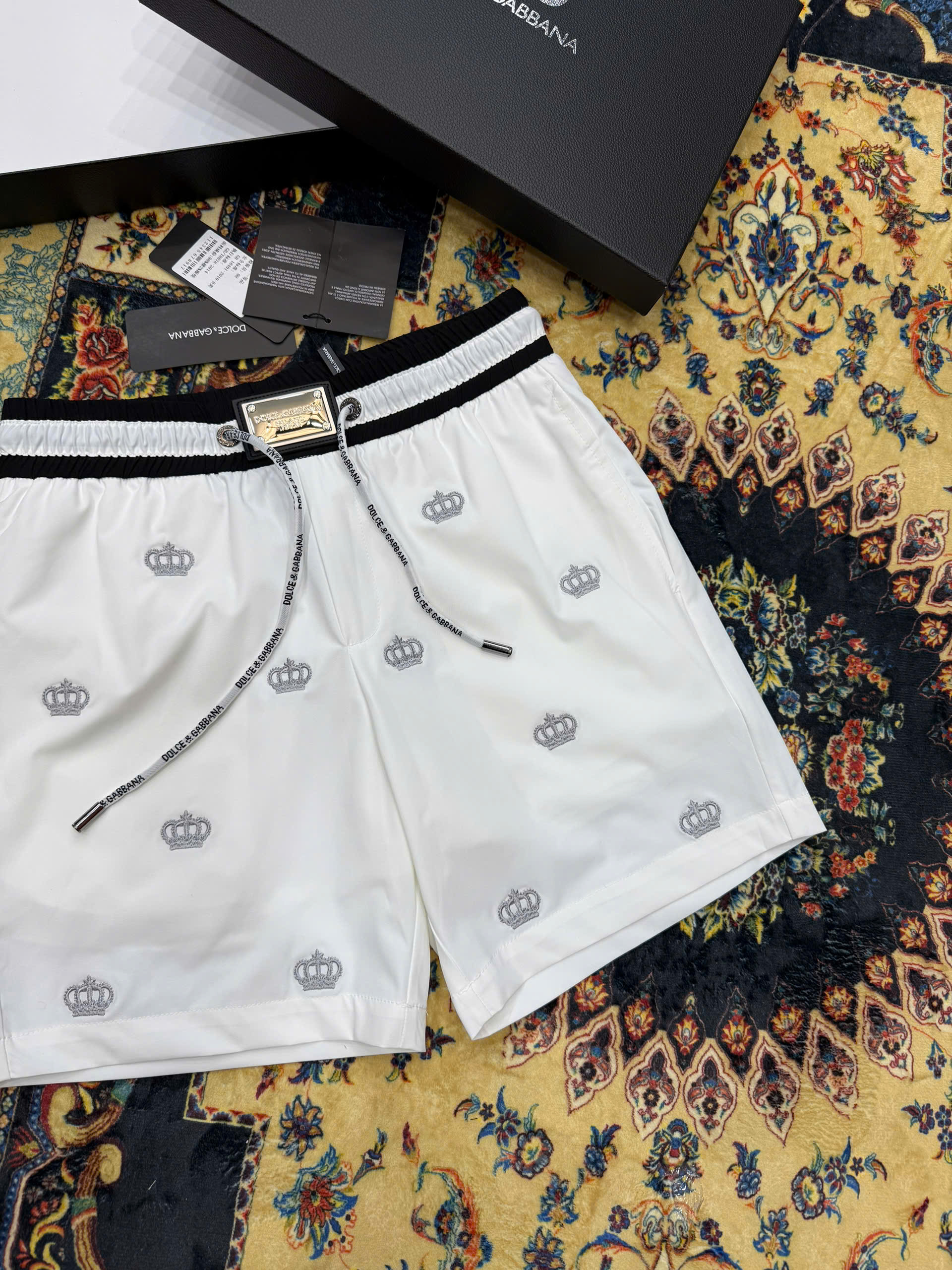 Quần short gió Dolce Gabbana DG họa tiết vương miện thêu Like Auth 1-1 on web CD MK
