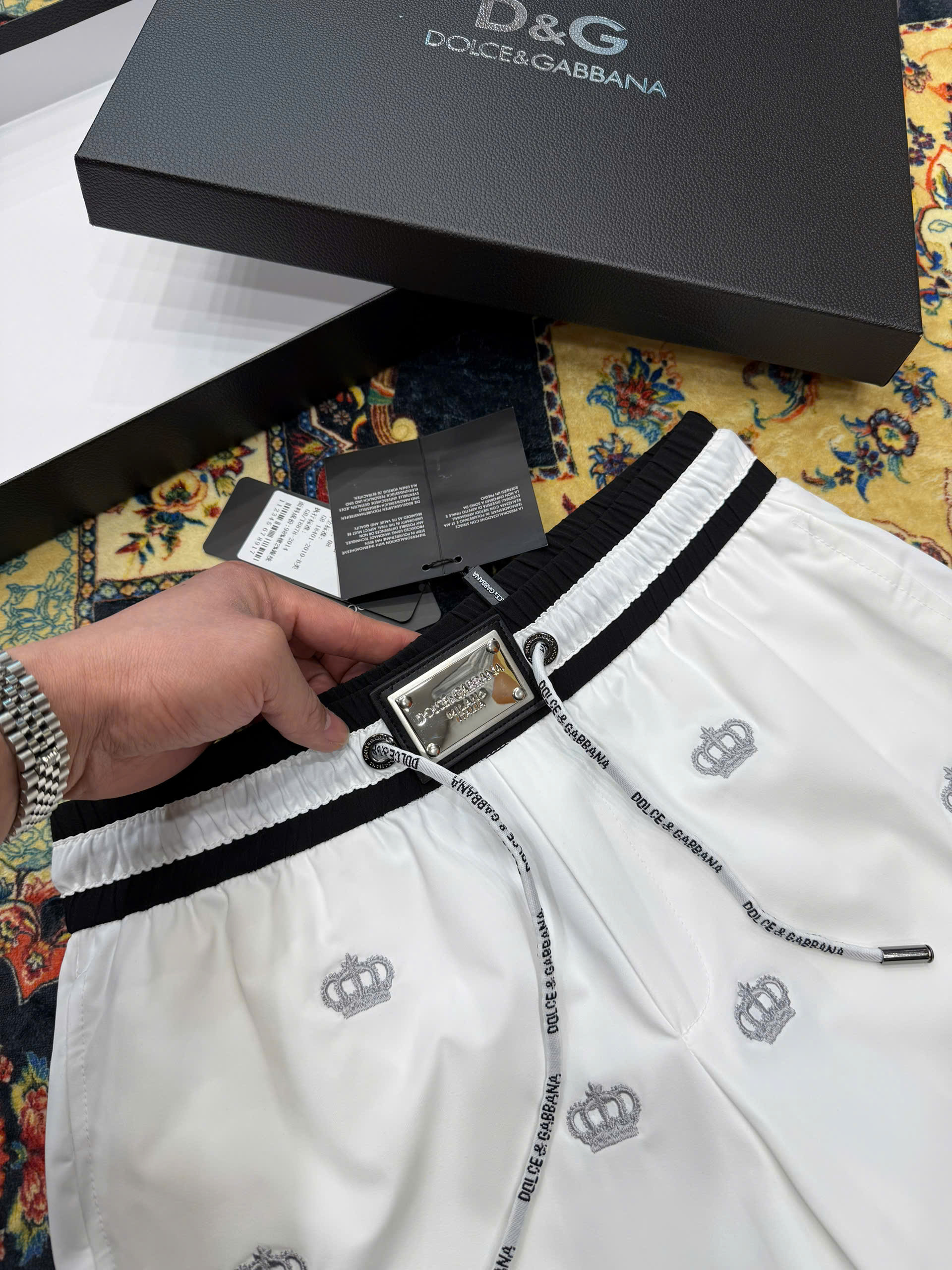Quần short gió Dolce Gabbana DG họa tiết vương miện thêu Like Auth 1-1 on web CD MK