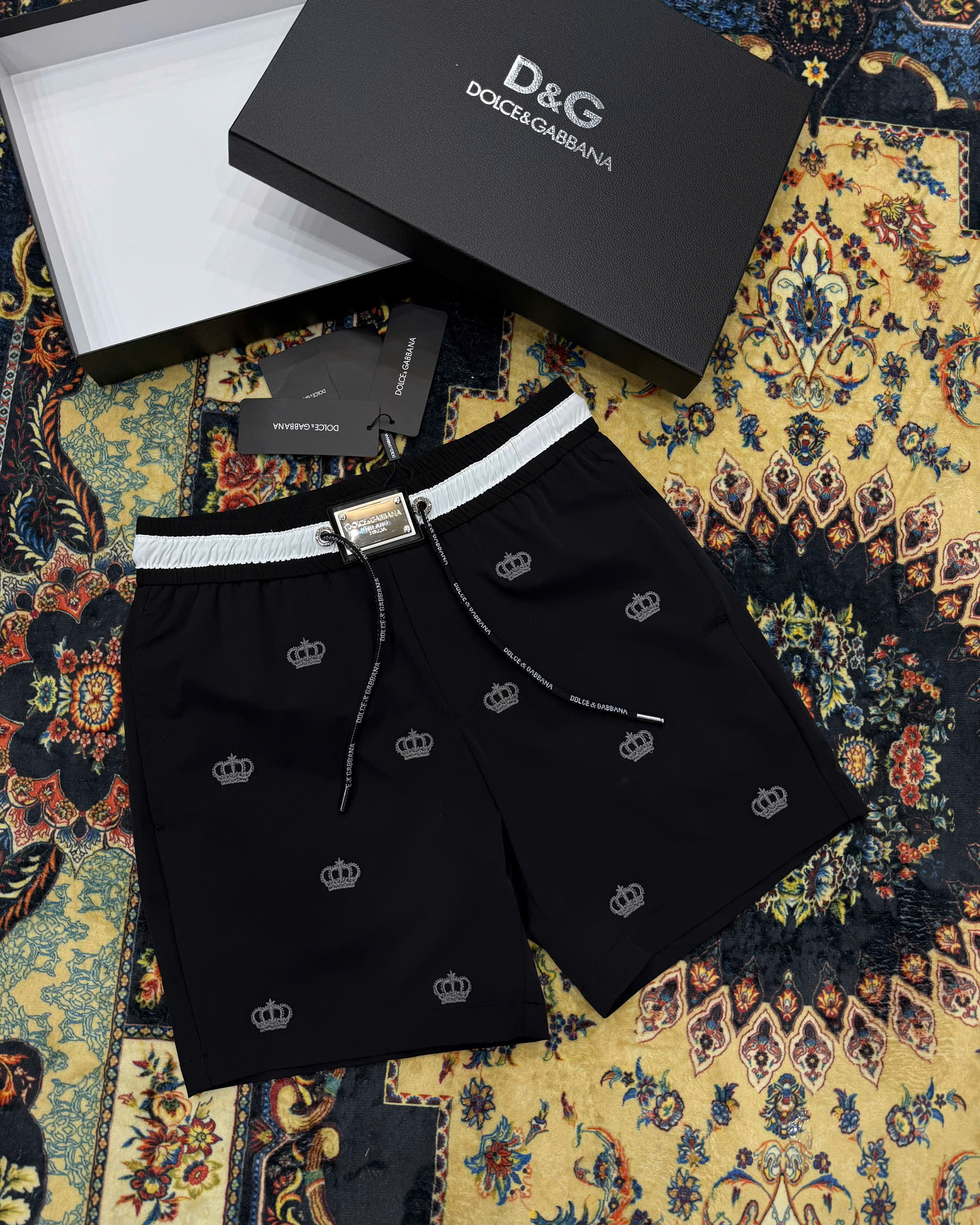 Quần short gió Dolce Gabbana DG họa tiết vương miện thêu Like Auth 1-1 on web CD MK