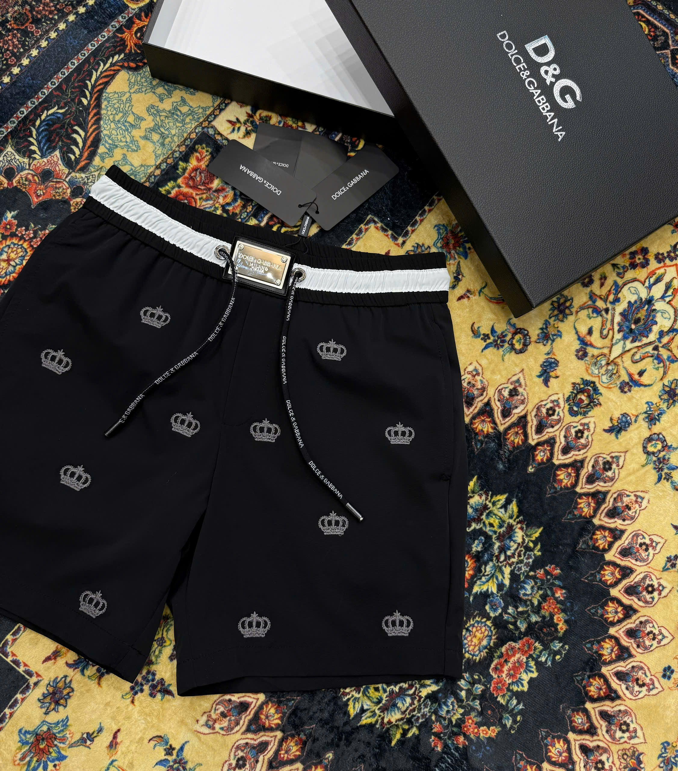 Quần short gió Dolce Gabbana DG họa tiết vương miện thêu Like Auth 1-1 on web CD MK
