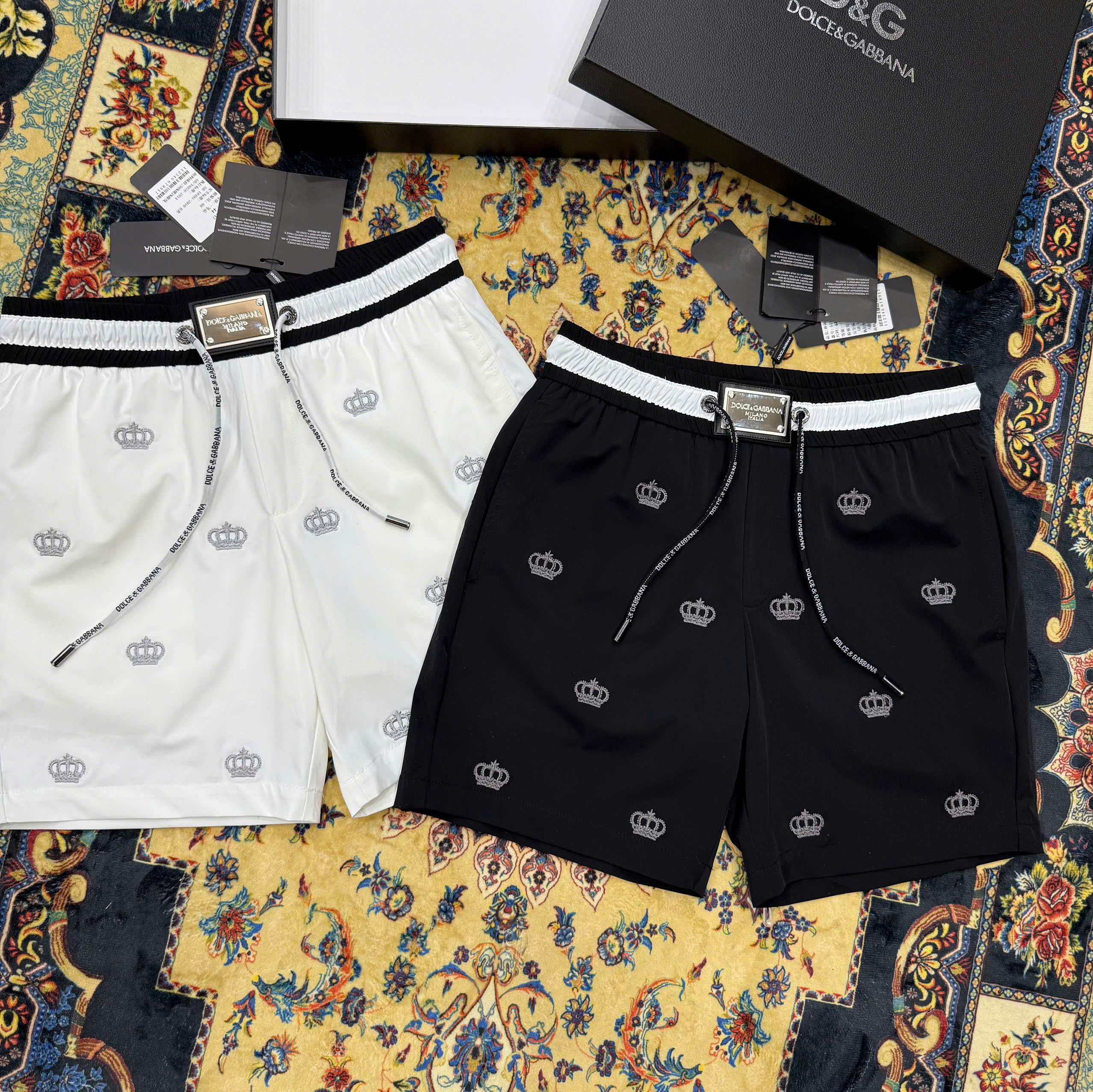 Quần short gió Dolce Gabbana DG họa tiết vương miện thêu Like Auth 1-1 on web CD MK