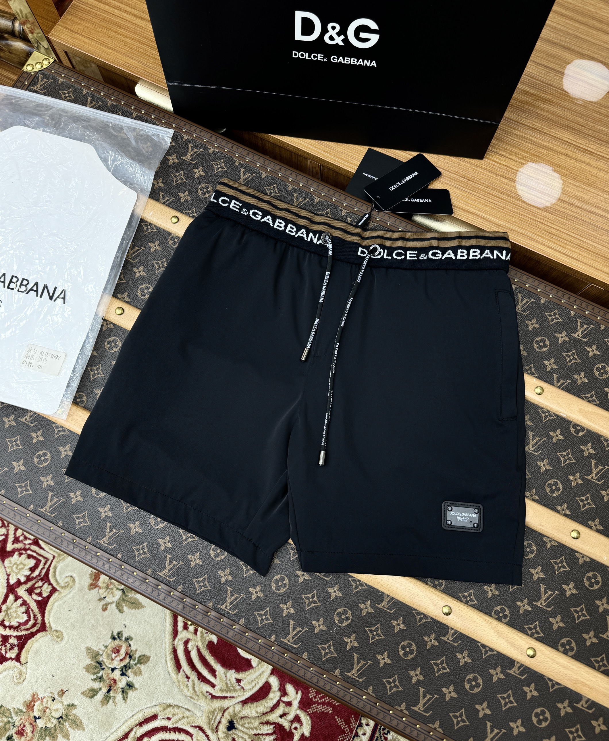 Quần short gió Dolce Gabbana DG logo tag vuông check cạp Like Auth 1-1 on web CD MK