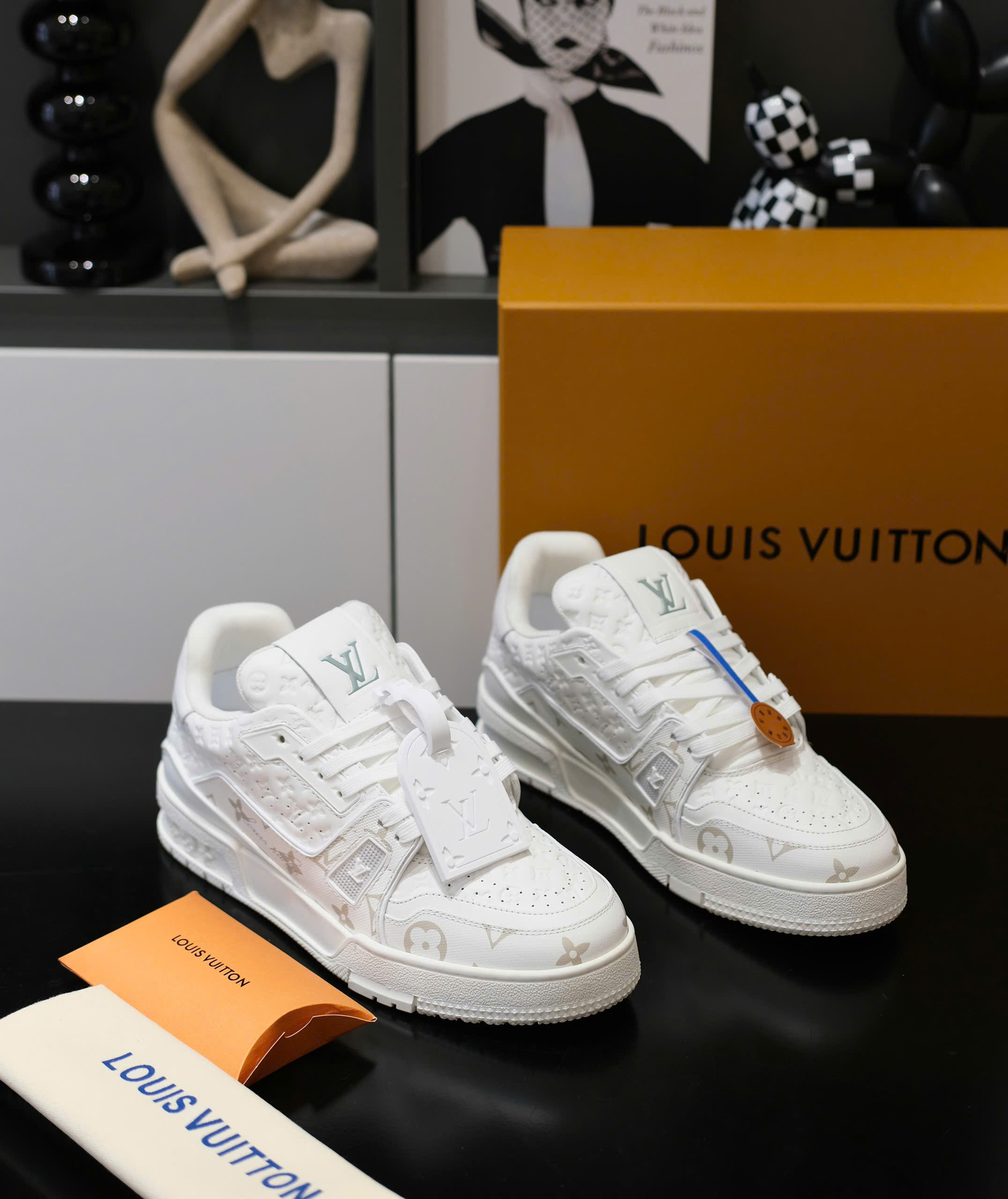 Giày sneaker Louis Vuitton LV Trắng họa tiết hoa vân Xám full Like Auth Fullbox Phụ Kiện DDT