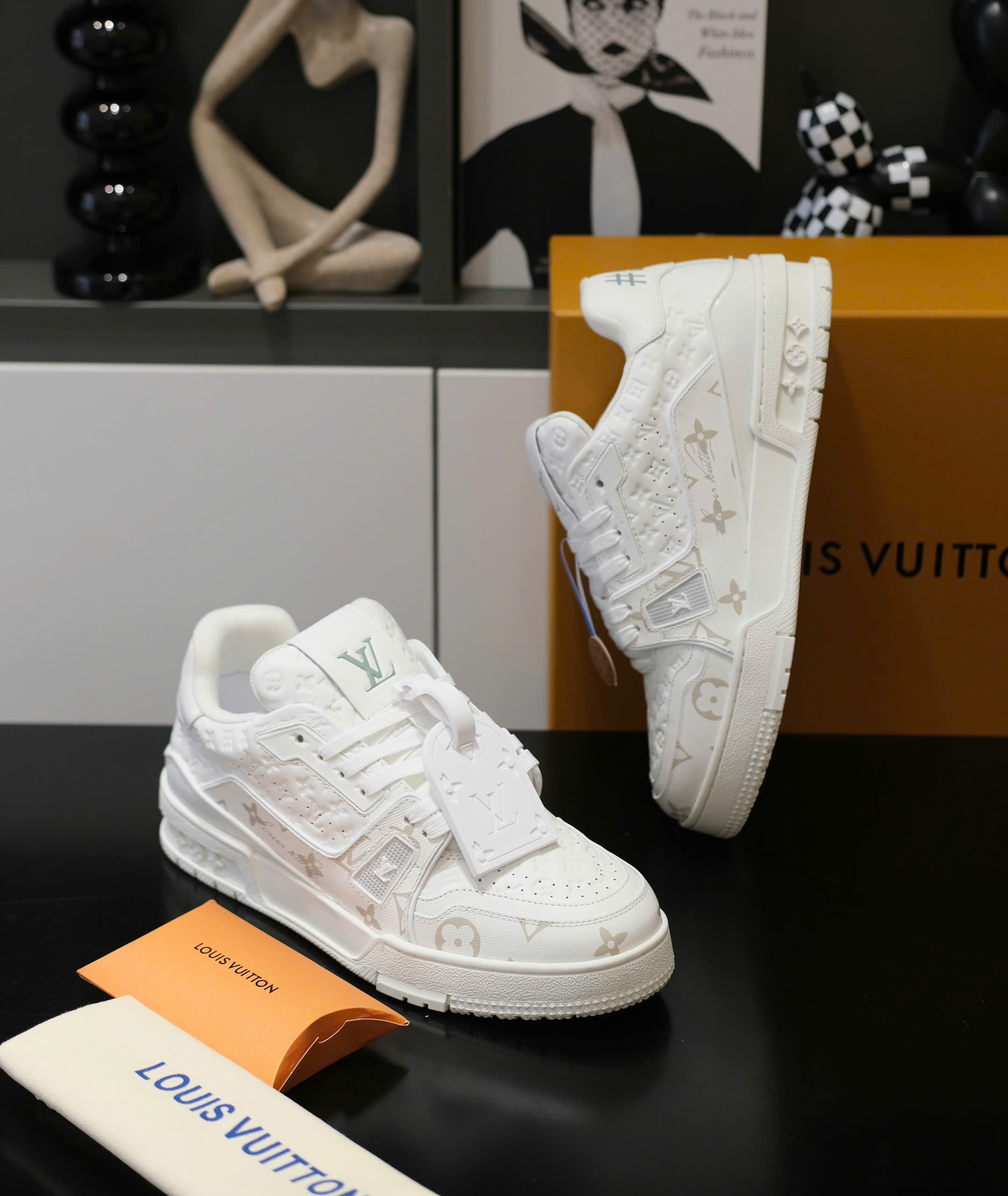 Giày sneaker Louis Vuitton LV Trắng họa tiết hoa vân Xám full Like Auth Fullbox Phụ Kiện DDT