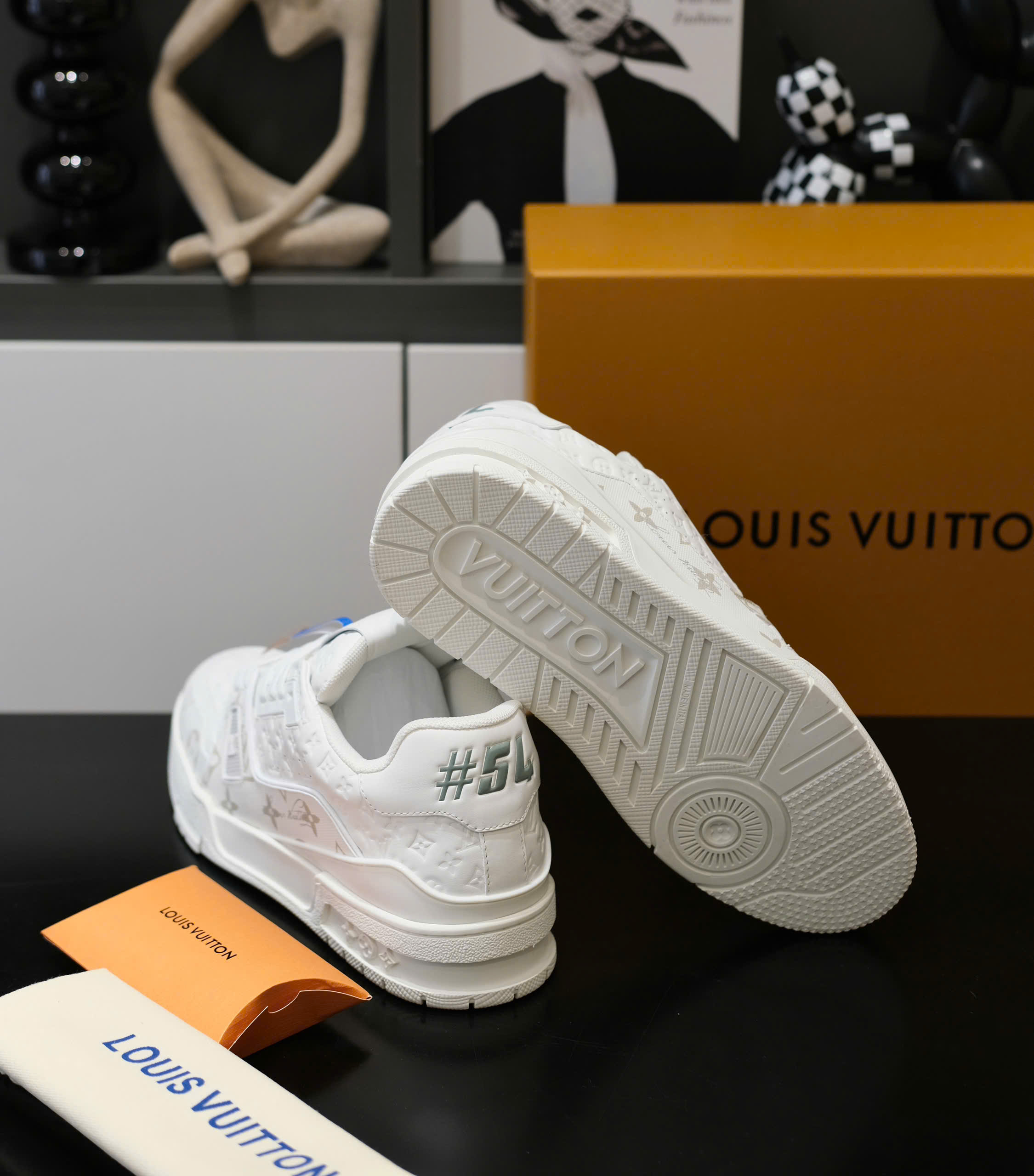 Giày sneaker Louis Vuitton LV Trắng họa tiết hoa vân Xám full Like Auth Fullbox Phụ Kiện DDT