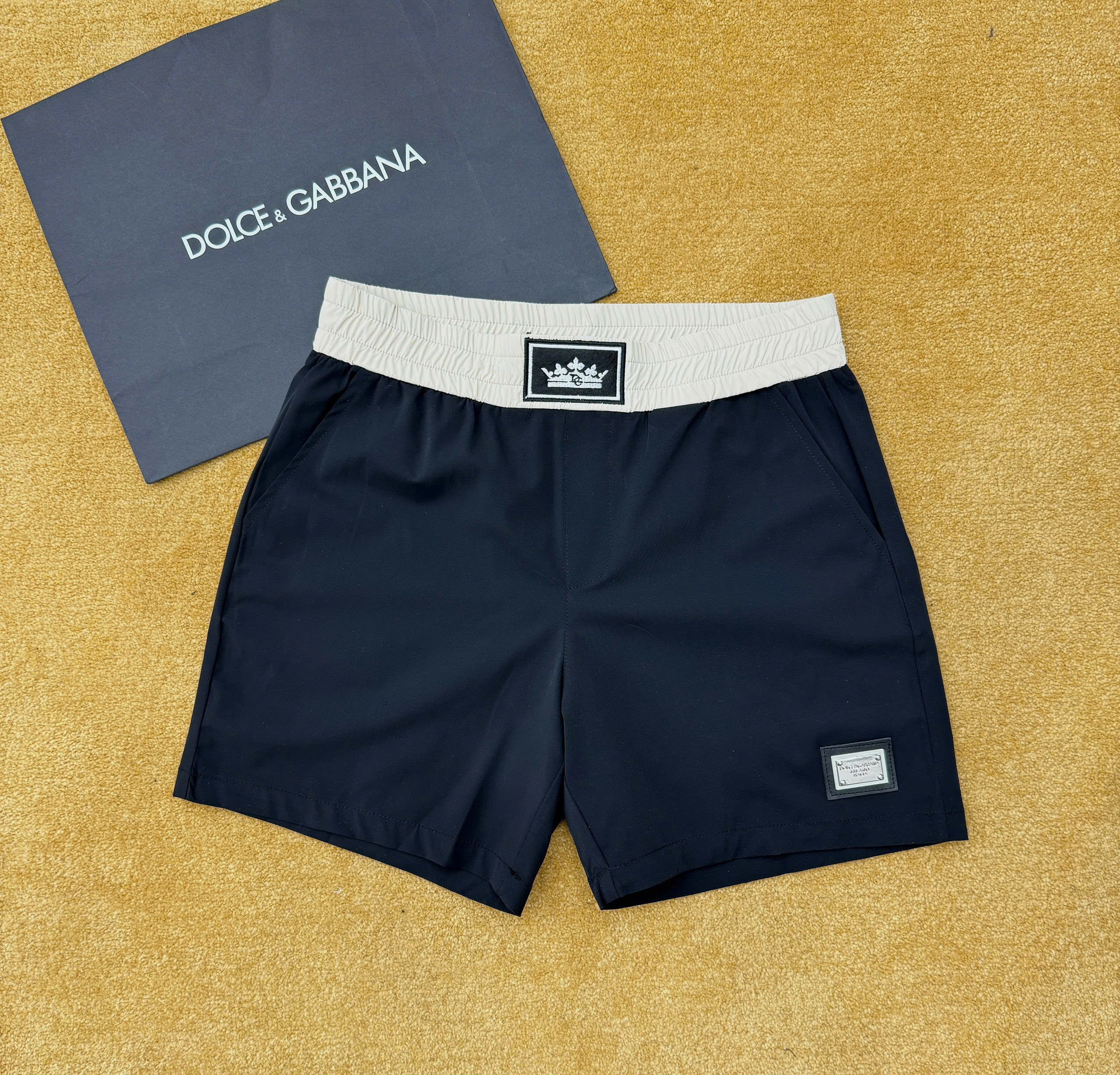 Quần short gió Dolce Gabbana DG tag vuông phối màu cạp Like Auth 1-1 on web MK