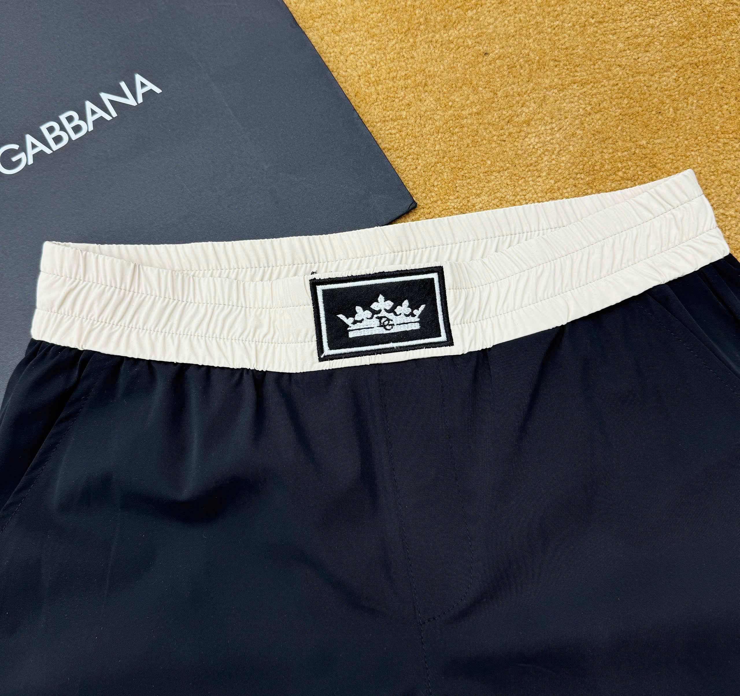 Quần short gió Dolce Gabbana DG tag vuông phối màu cạp Like Auth 1-1 on web MK