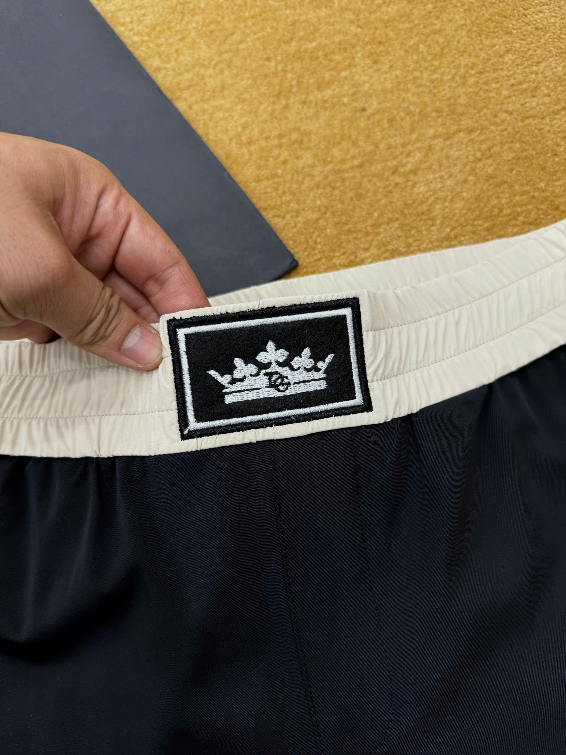 Quần short gió Dolce Gabbana DG tag vuông phối màu cạp Like Auth 1-1 on web MK