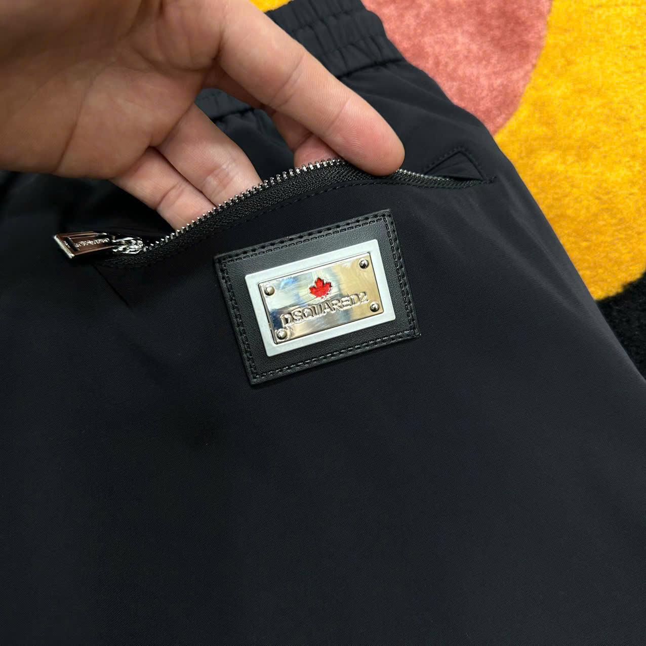 Quần short gió Dsquared2 DSQ2 Đen họa tiết logo chữ Trắng thêu nổi Like Auth 1-1 on web MK
