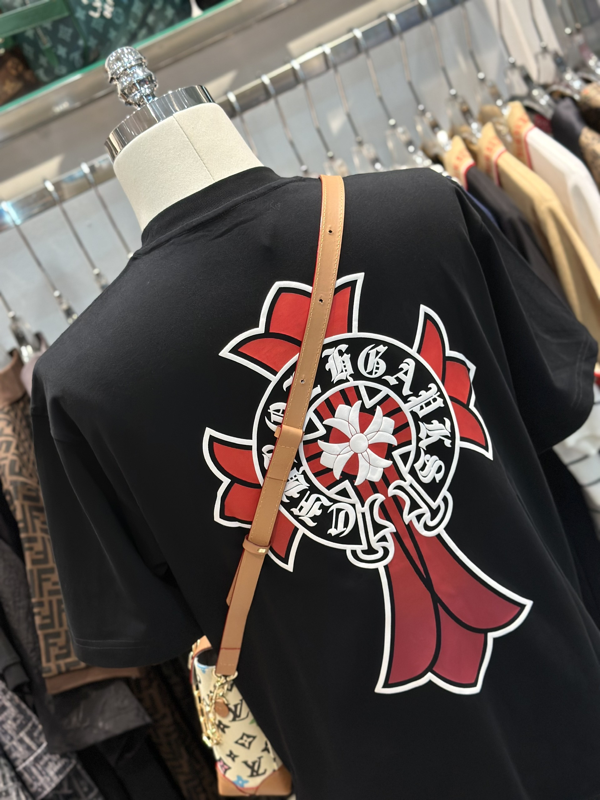 Áo phông T-shirt Chrome Heart CH Đen logo chữ thập Đỏ in nổi lưng ngực Like Auth on web VTN