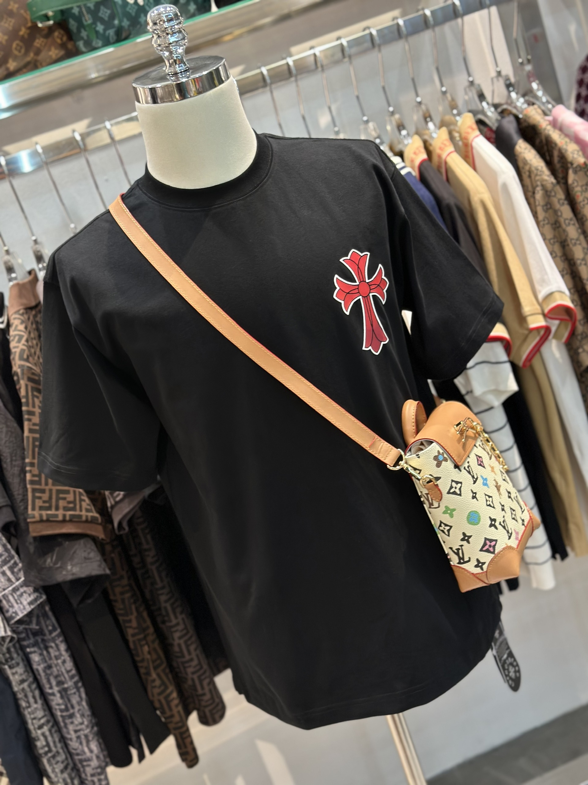Áo phông T-shirt Chrome Heart CH Đen logo chữ thập Đỏ in nổi lưng ngực Like Auth on web VTN