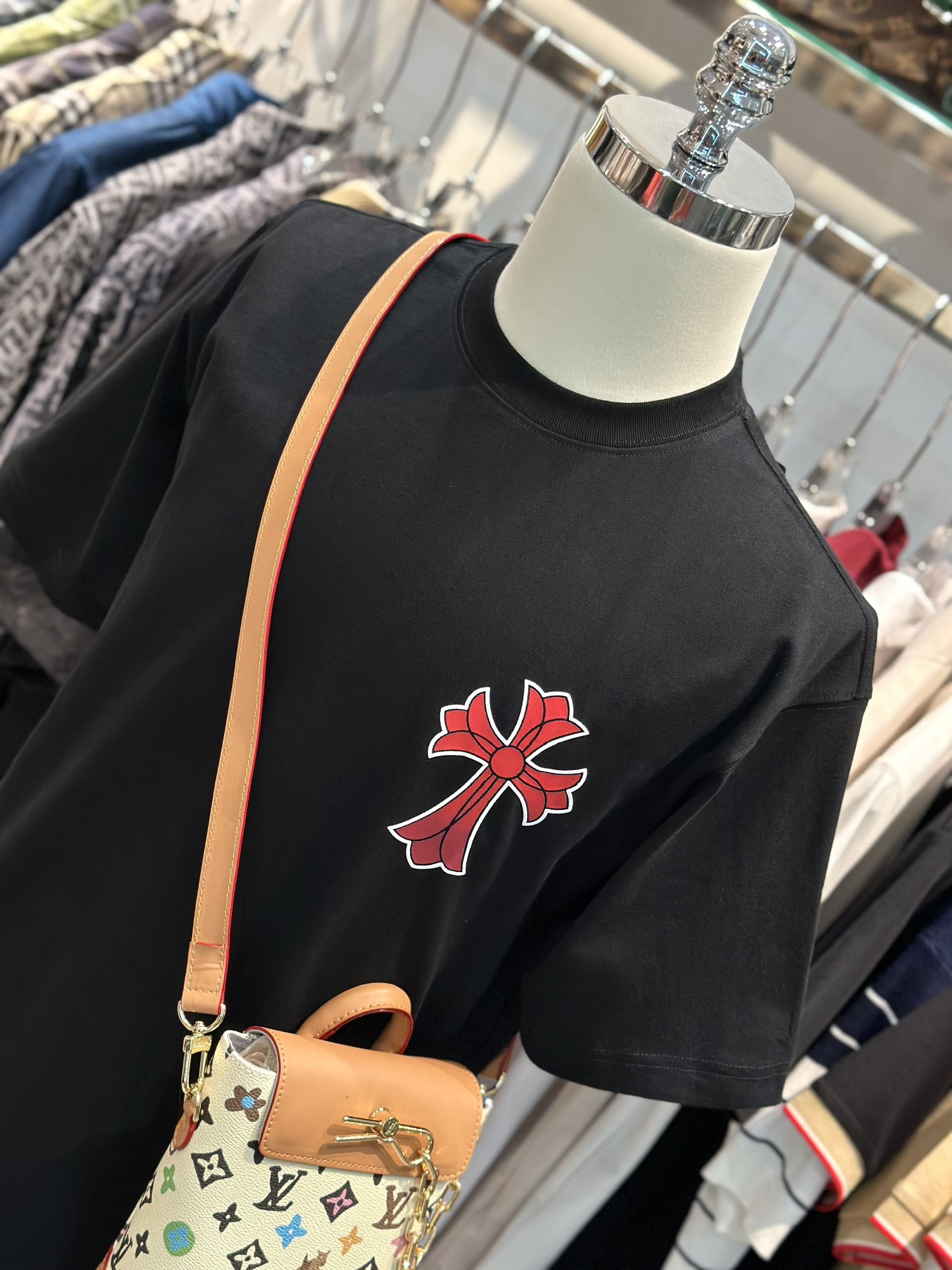 Áo phông T-shirt Chrome Heart CH Đen logo chữ thập Đỏ in nổi lưng ngực Like Auth on web VTN