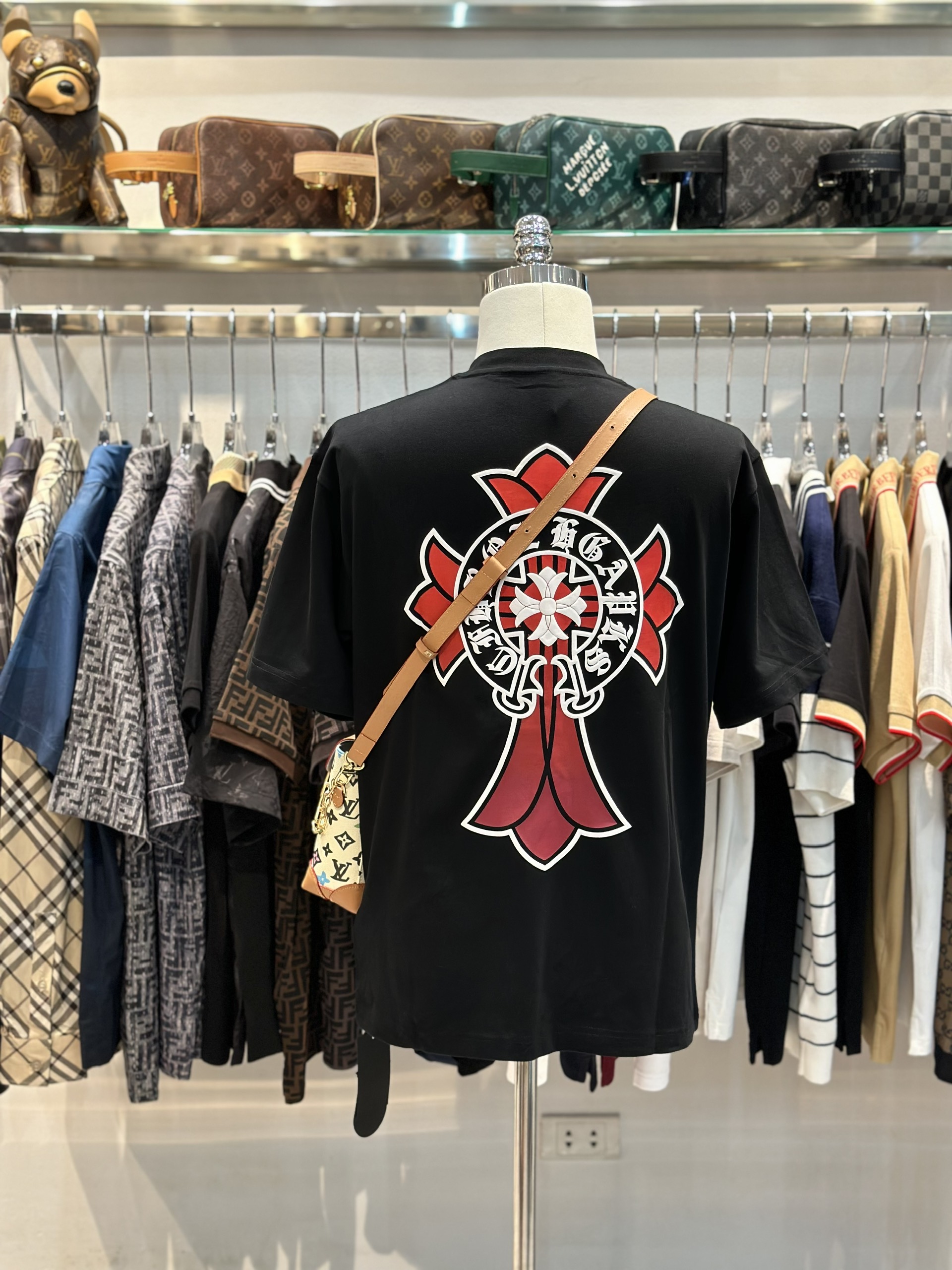 Áo phông T-shirt Chrome Heart CH Đen logo chữ thập Đỏ in nổi lưng ngực Like Auth on web VTN