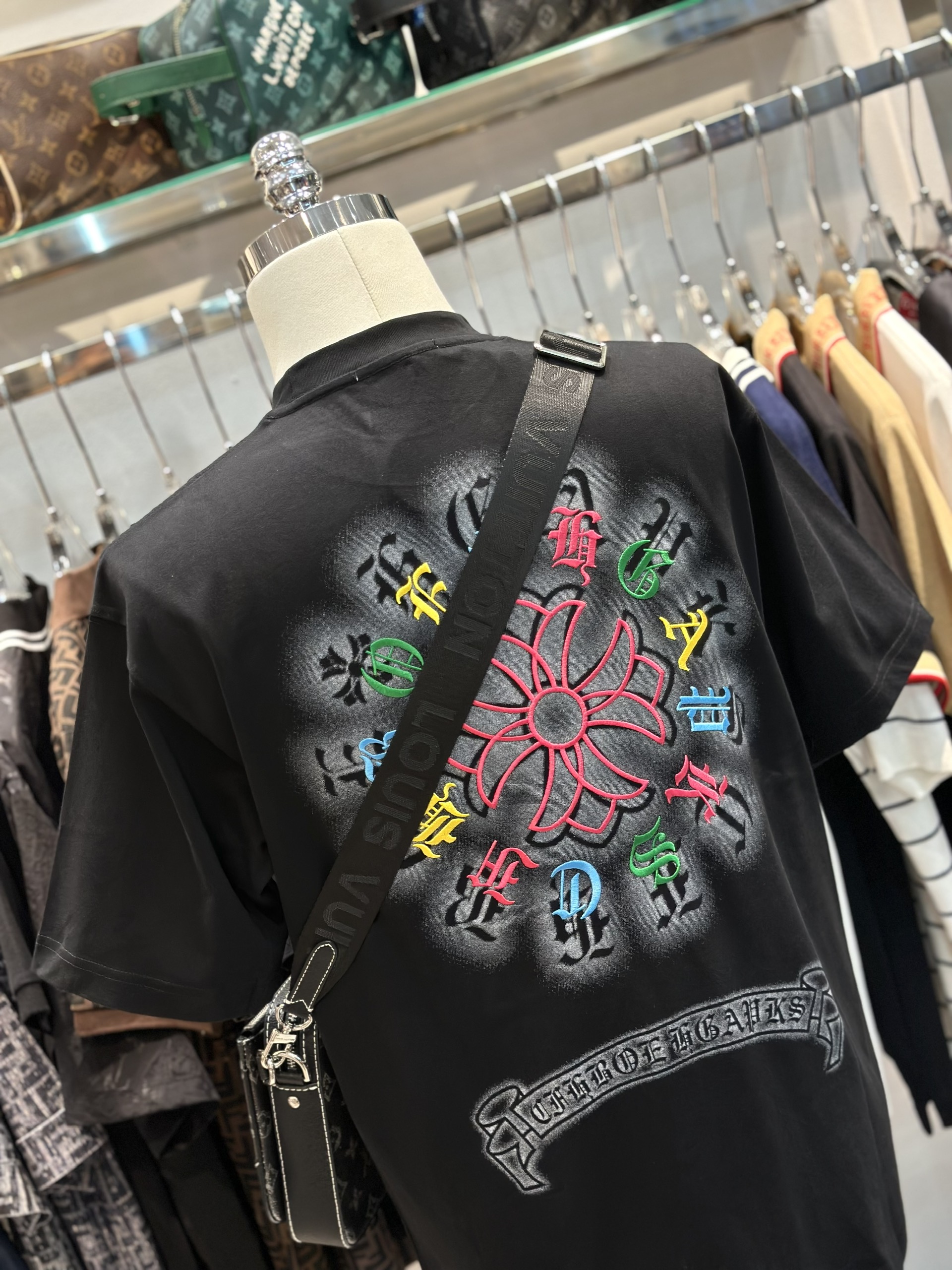 Áo phông T-shirt Chrome Heart CH Đen logo chữ thập màu sắc thêu nổi lưng ngực Like Auth on web