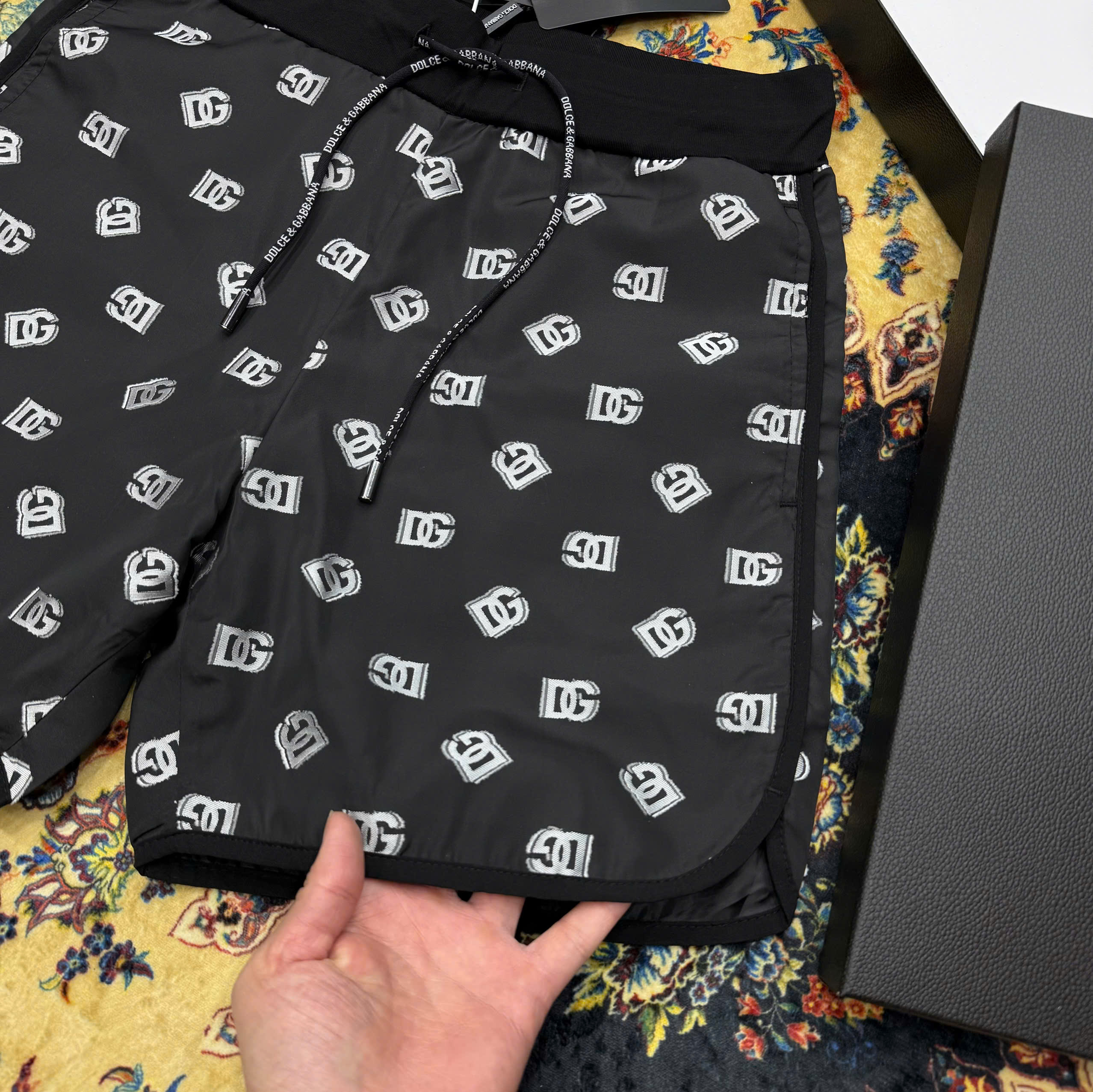 Quần short gió Dolce Gabbana DG họa tiết logo DG full Like Auth 1-1 on web CD