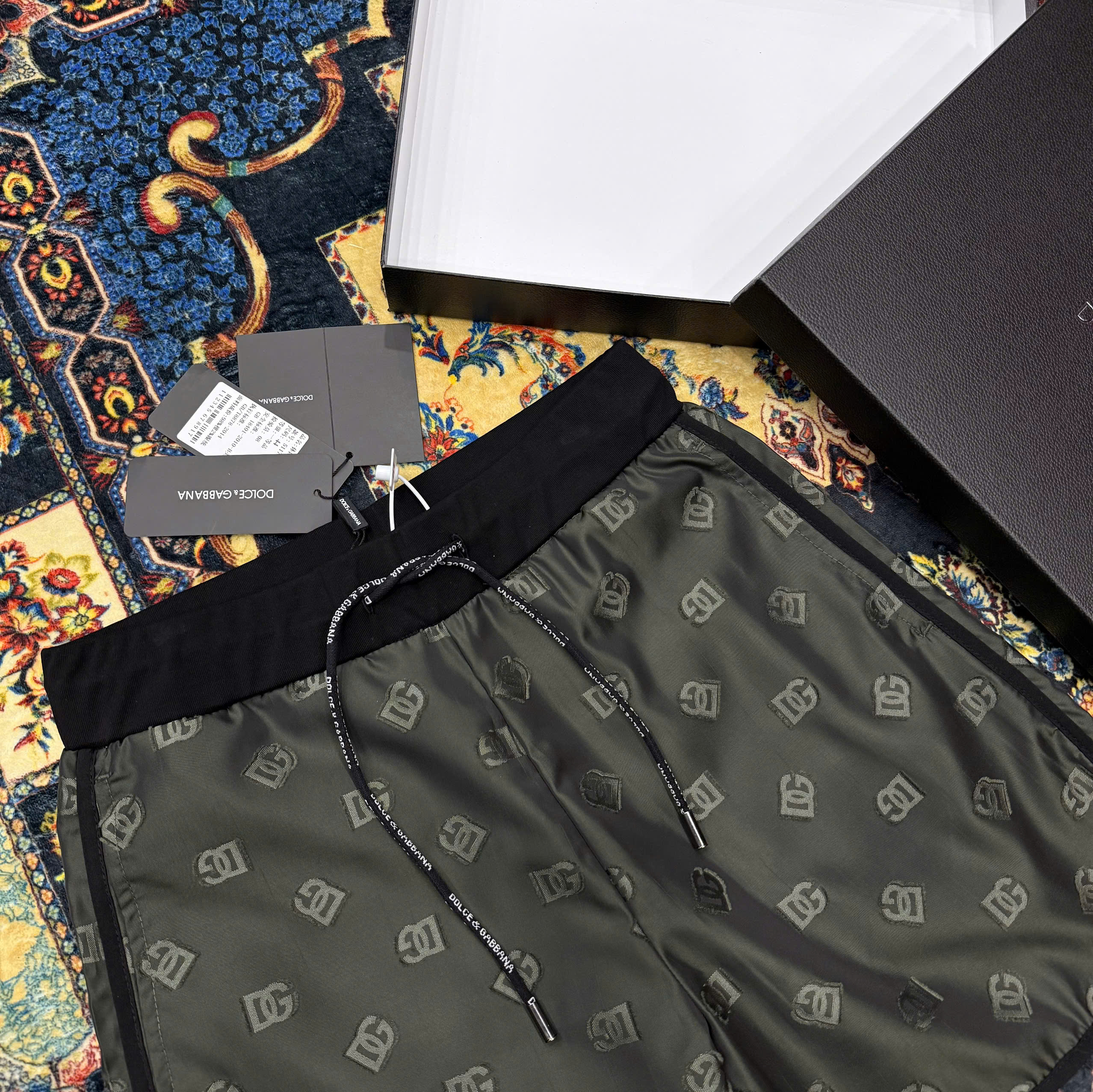 Quần short gió Dolce Gabbana DG họa tiết logo DG full Like Auth 1-1 on web CD