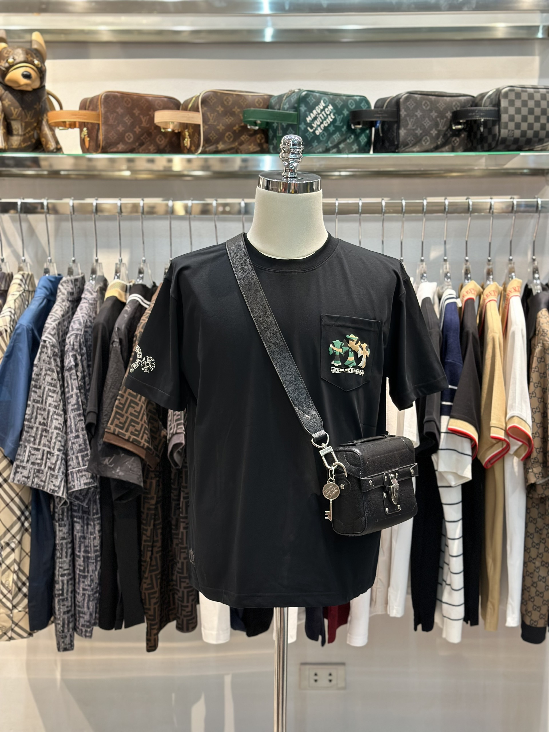Áo phông T-shirt Chrome Heart CH Đen logo chữ thập vòng tròn dằn di in nổi lưng túi ngực Like Auth on web VTN
