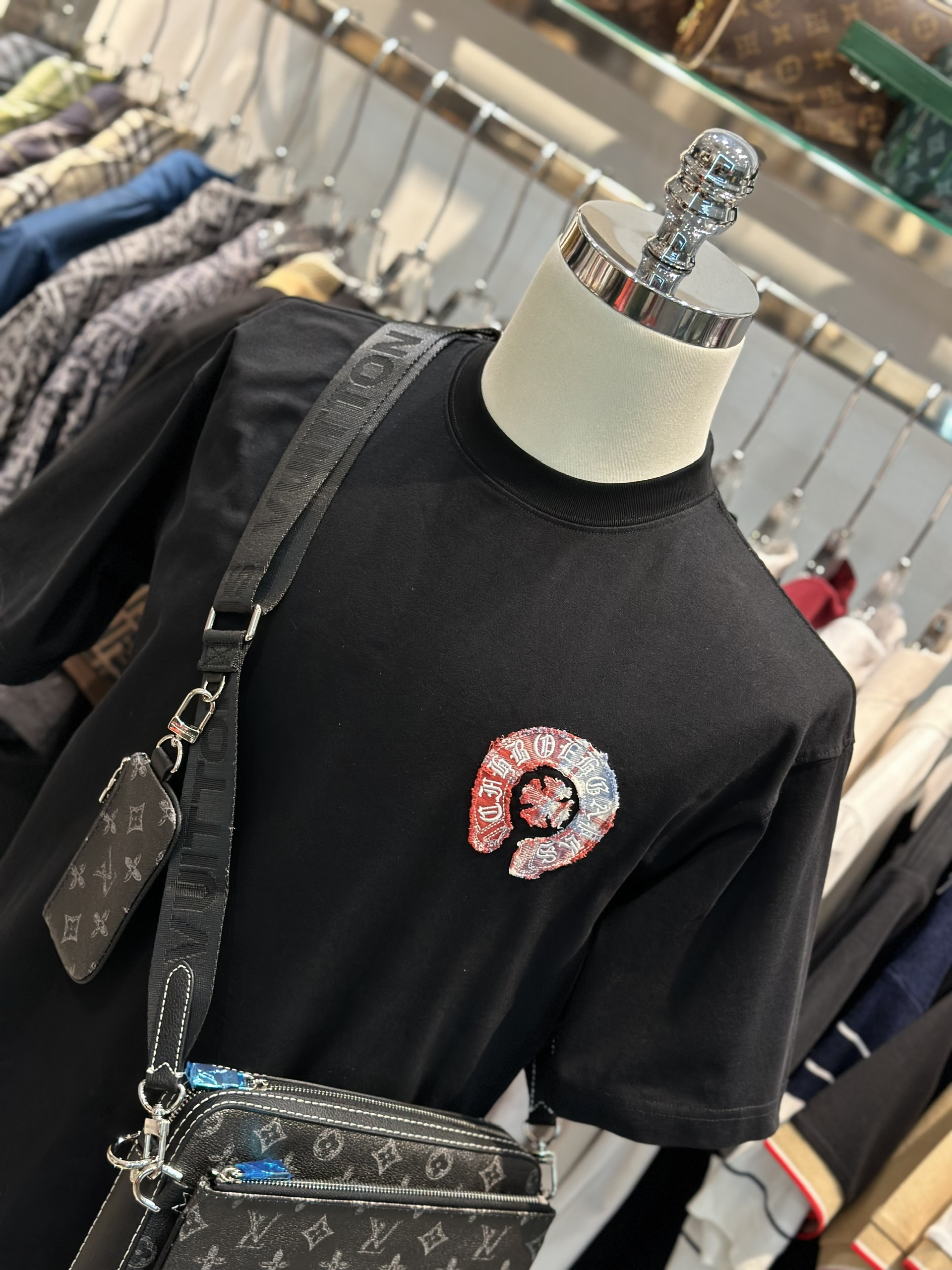 Áo phông T-shirt Chrome Heart CH Đen logo chữ thập vòng tròn Đỏ sọc thêu nổi lưng ngực Like Auth on web VTN