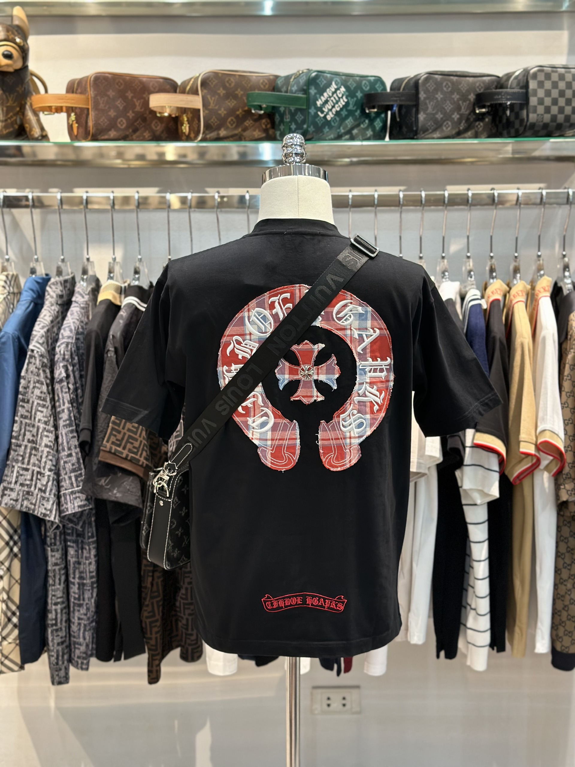 Áo phông T-shirt Chrome Heart CH Đen logo chữ thập vòng tròn Đỏ sọc thêu nổi lưng ngực Like Auth on web VTN