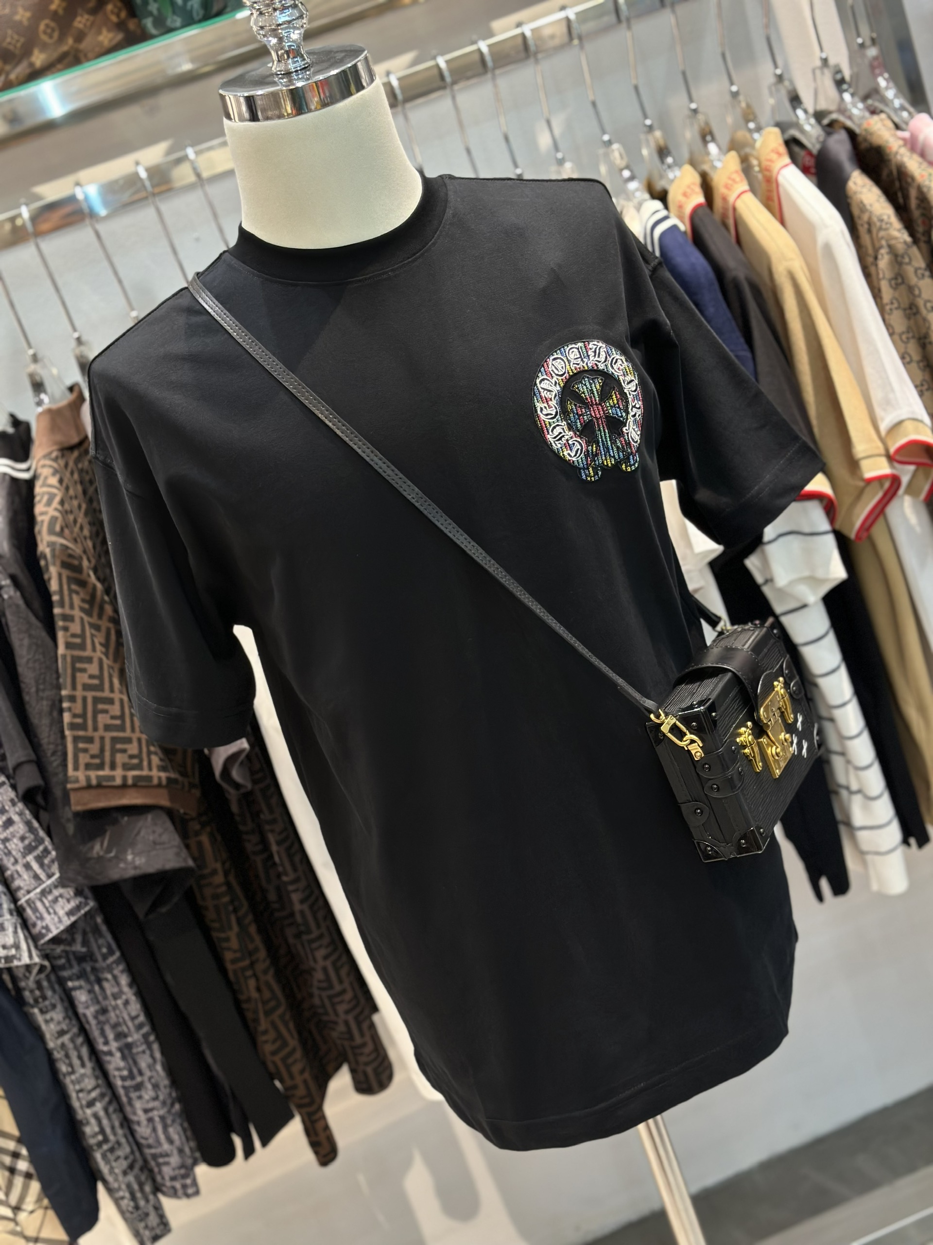 Áo phông T-shirt Chrome Heart CH Đen logo chữ thập vòng tròn màu sắc thêu nổi lưng ngực Like Auth on web VTN