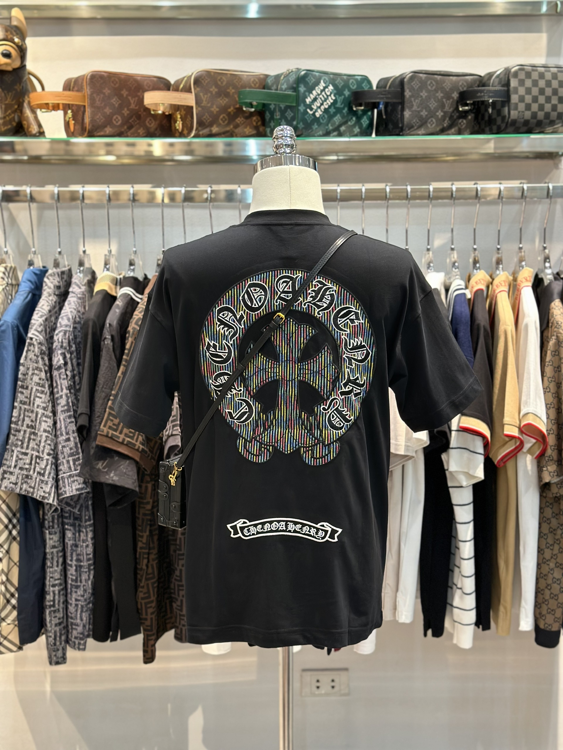 Áo phông T-shirt Chrome Heart CH Đen logo chữ thập vòng tròn màu sắc thêu nổi lưng ngực Like Auth on web VTN