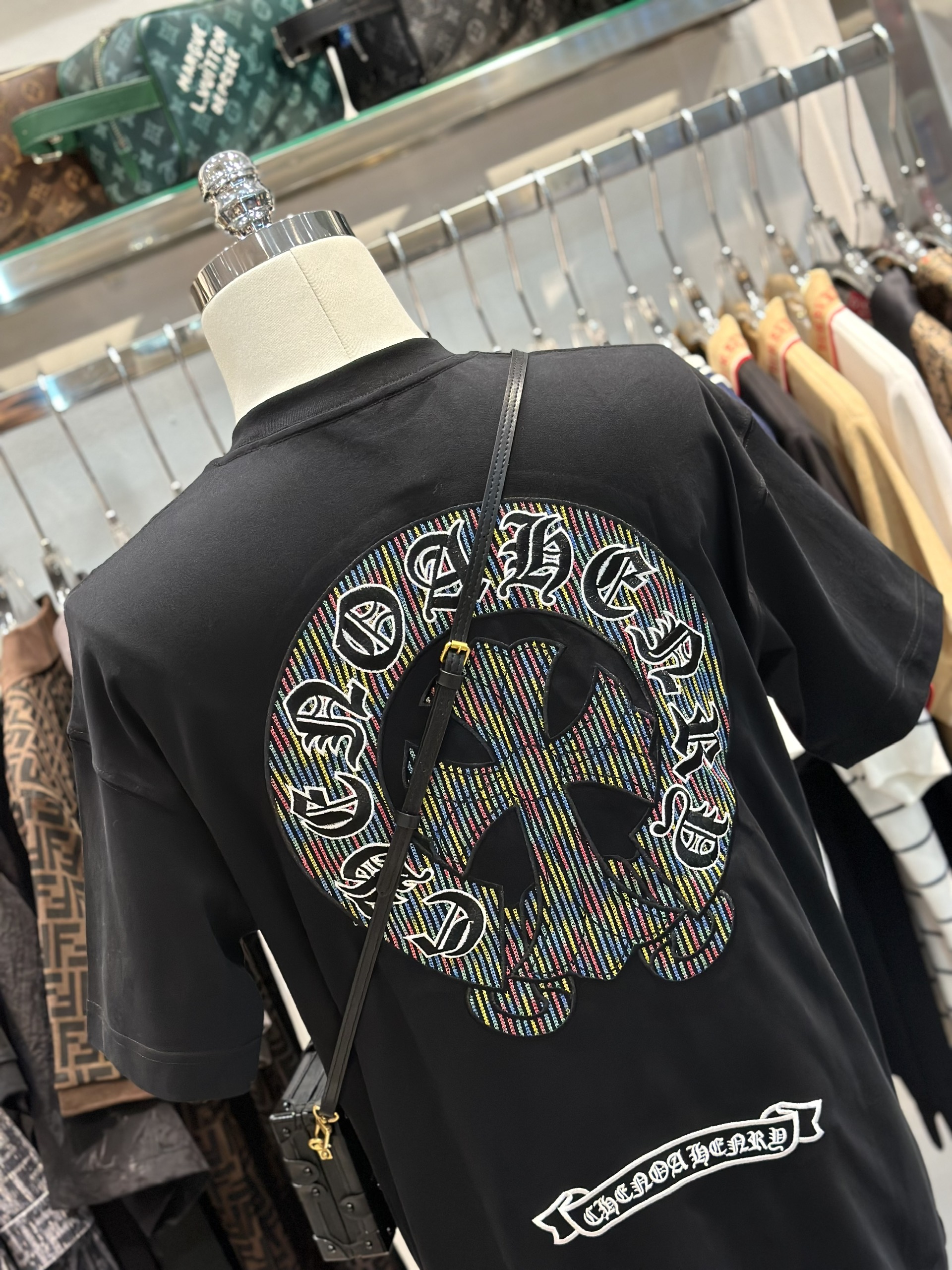Áo phông T-shirt Chrome Heart CH Đen logo chữ thập vòng tròn màu sắc thêu nổi lưng ngực Like Auth on web VTN