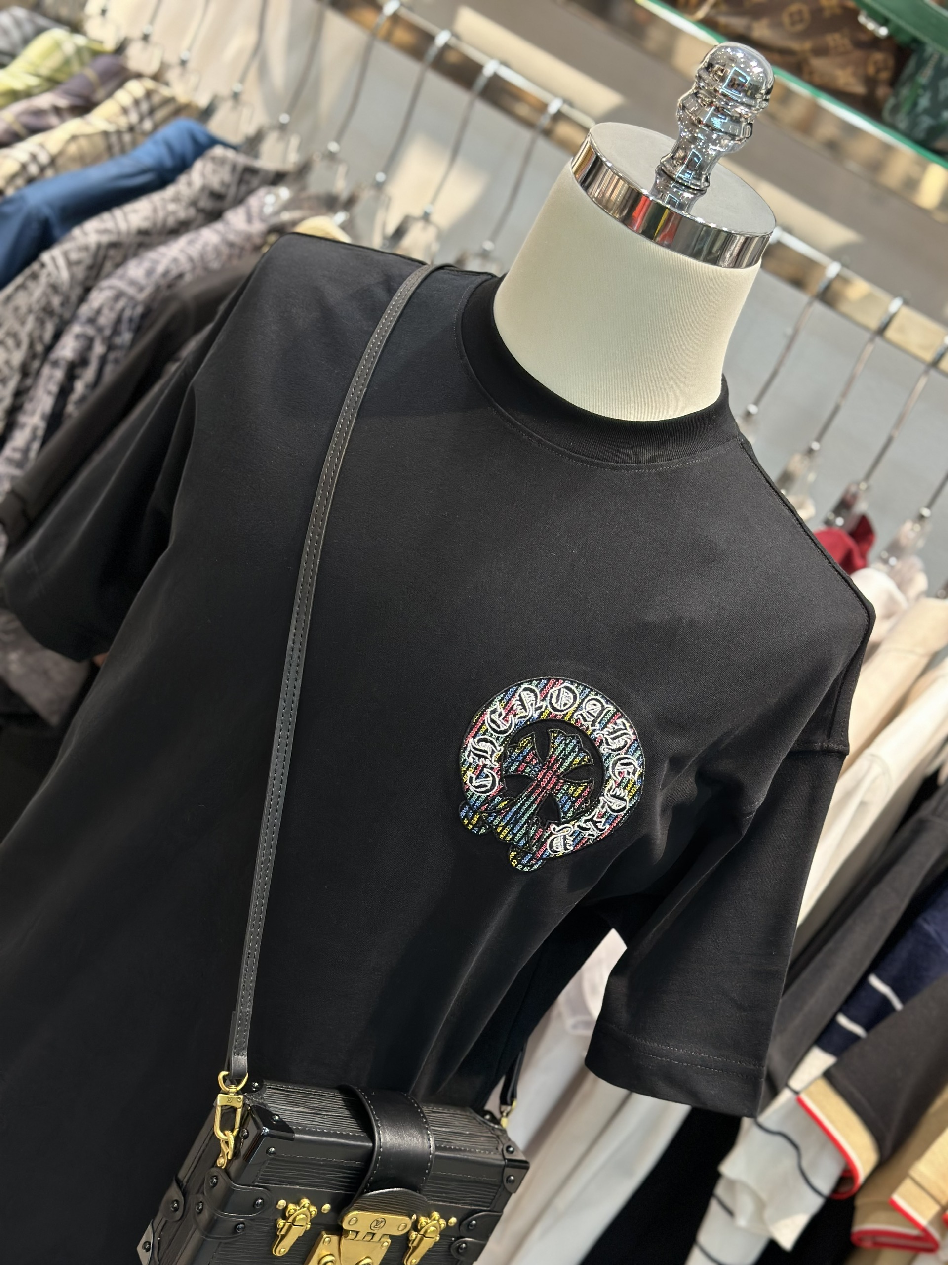 Áo phông T-shirt Chrome Heart CH Đen logo chữ thập vòng tròn màu sắc thêu nổi lưng ngực Like Auth on web VTN