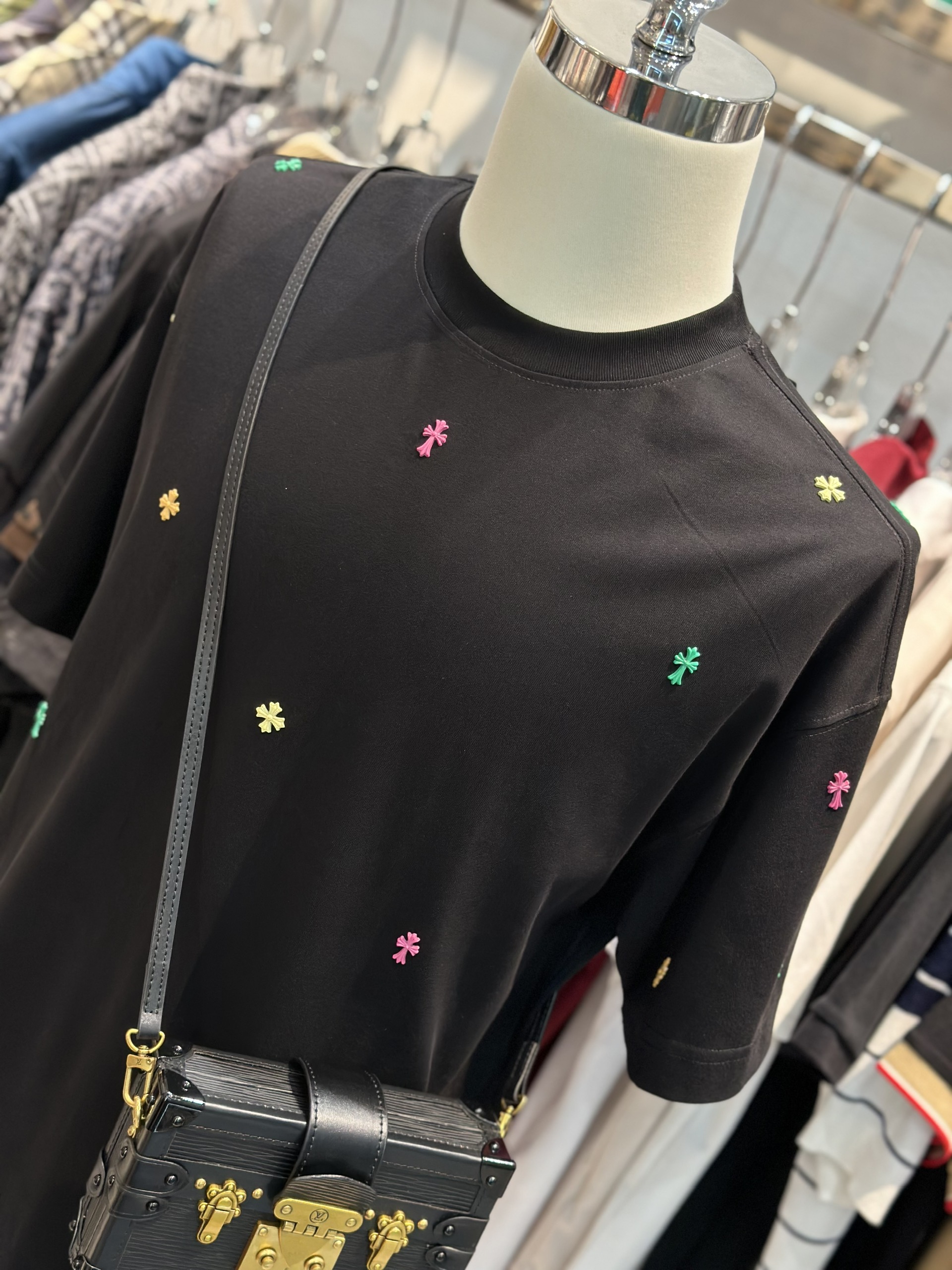 Áo phông T-shirt Chrome Heart CH Đen logo hạt màu sắc Like Auth on web VTN