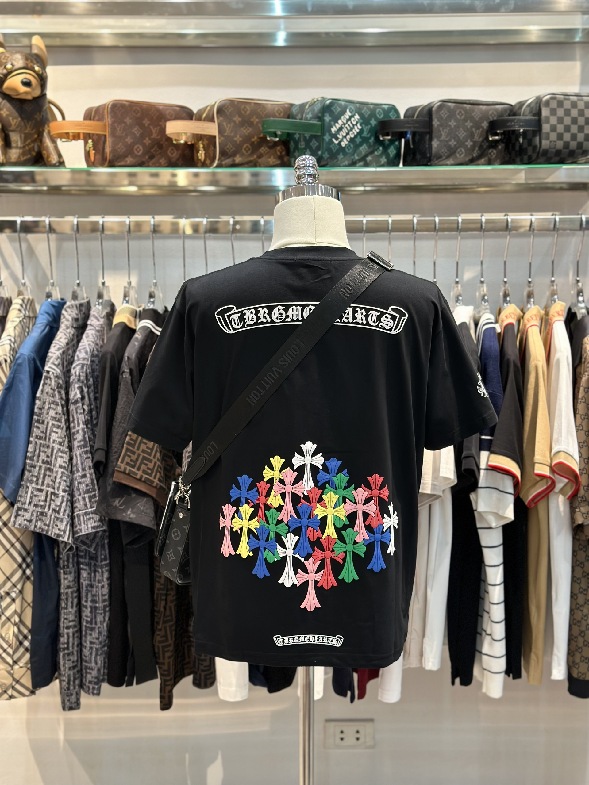 Áo phông T-shirt Chrome Heart CH Đen logo họa tiết chữ thập nhiều màu in nổi lưng ngực LA on web VTN