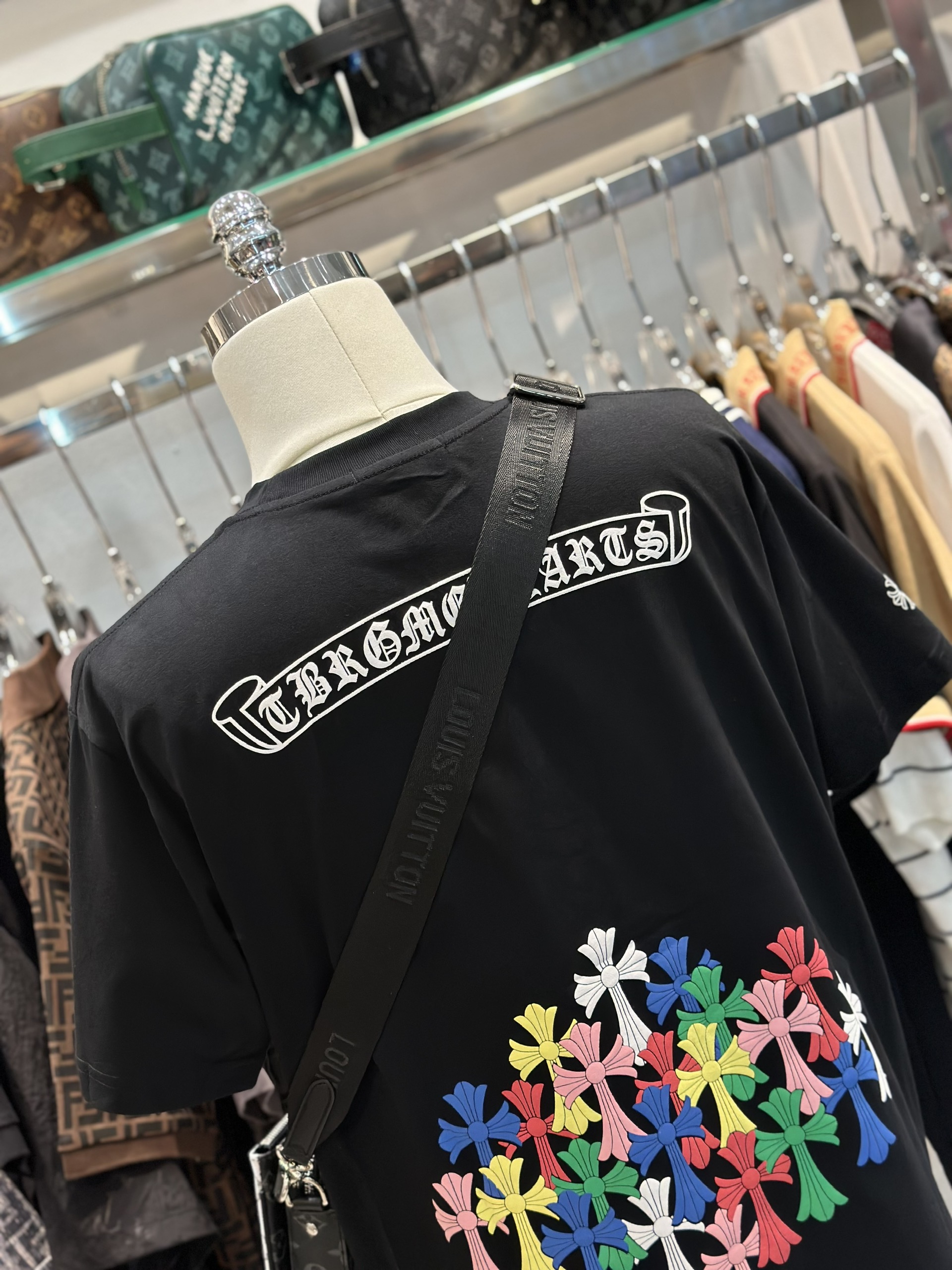 Áo phông T-shirt Chrome Heart CH Đen logo họa tiết chữ thập nhiều màu in nổi lưng ngực LA on web VTN