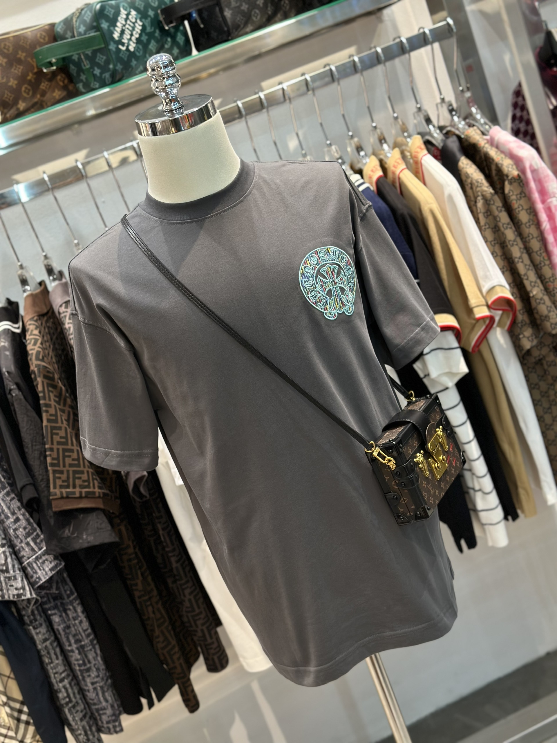 Áo phông T-shirt Chrome Heart CH Xám logo chữ thập vòng tròn màu sắc thêu nổi lưng ngực Like Auth on web VTN