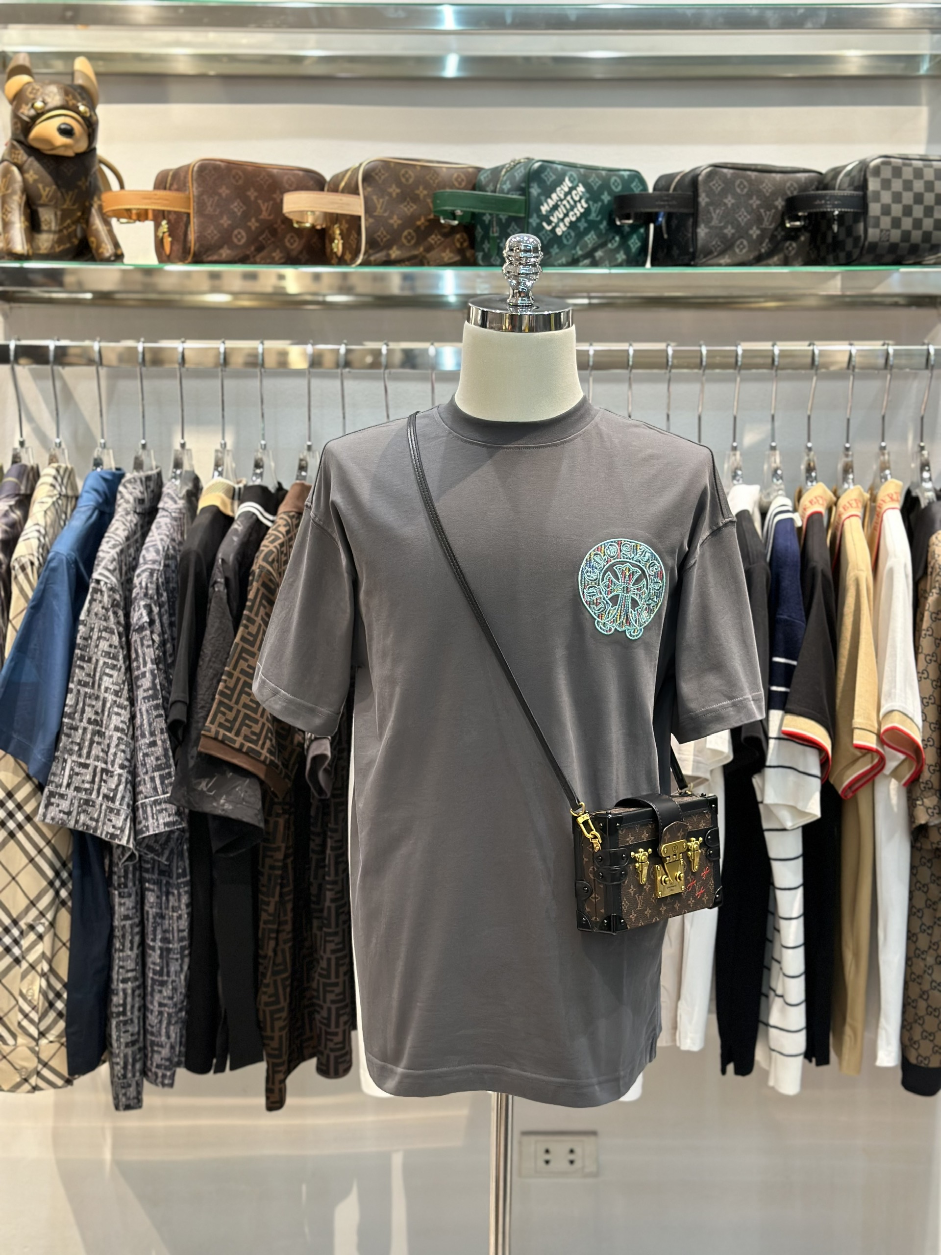 Áo phông T-shirt Chrome Heart CH Xám logo chữ thập vòng tròn màu sắc thêu nổi lưng ngực Like Auth on web VTN