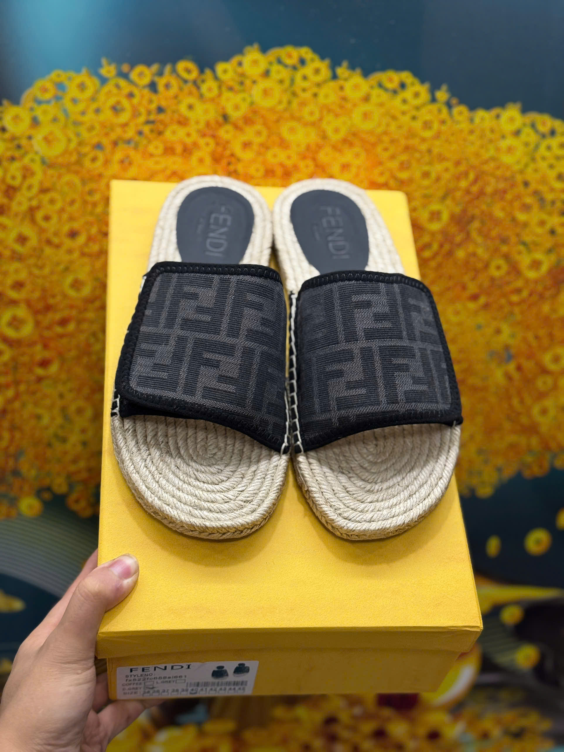 Dép lê quai ngang đế cói Fendi FF Đen họa tiết logo Like Auth on web fullbox bill thẻ MVT