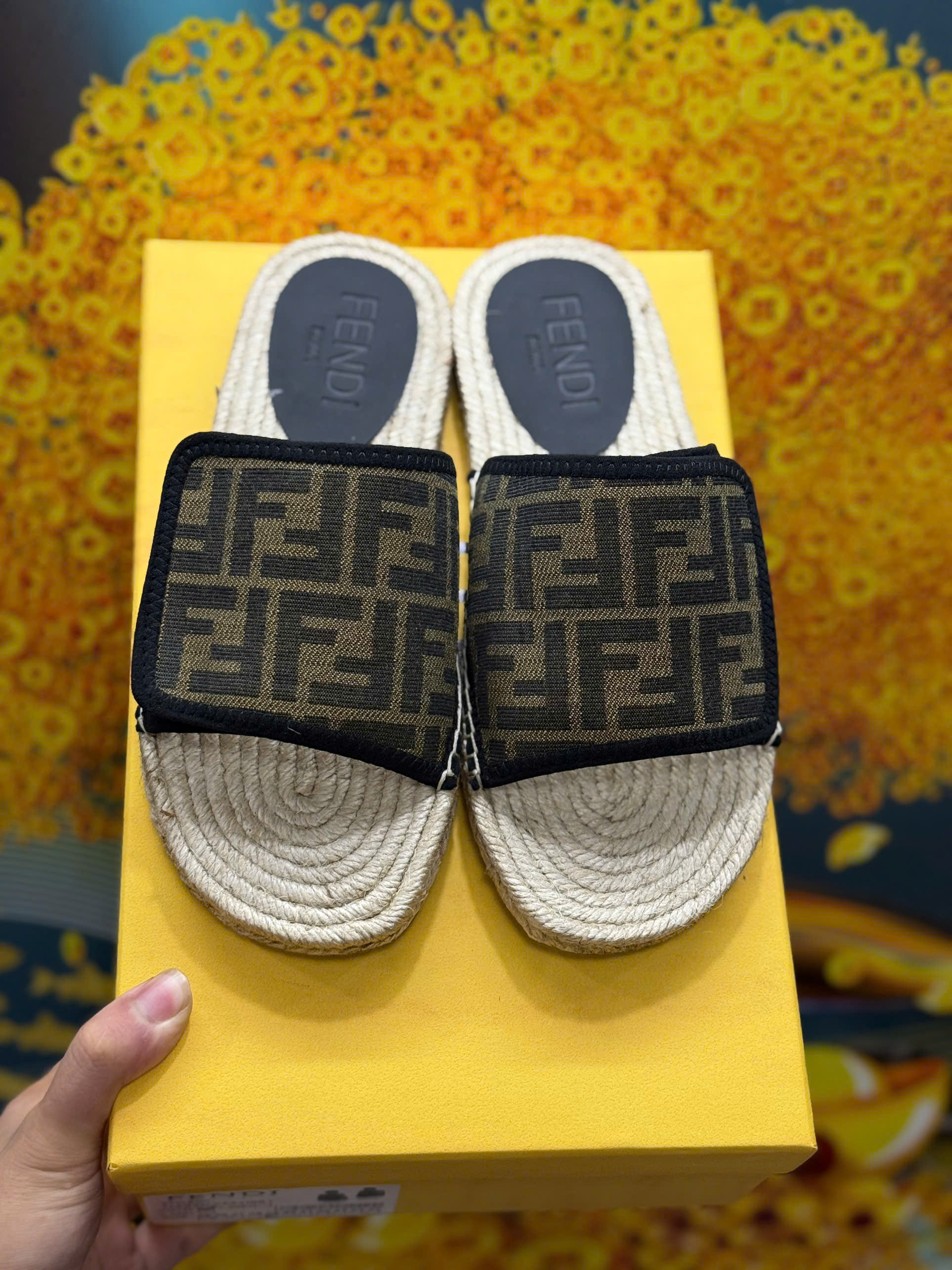 Dép lê quai ngang đế cói Fendi FF Nâu họa tiết logo Like Auth on web fullbox bill thẻ MVT