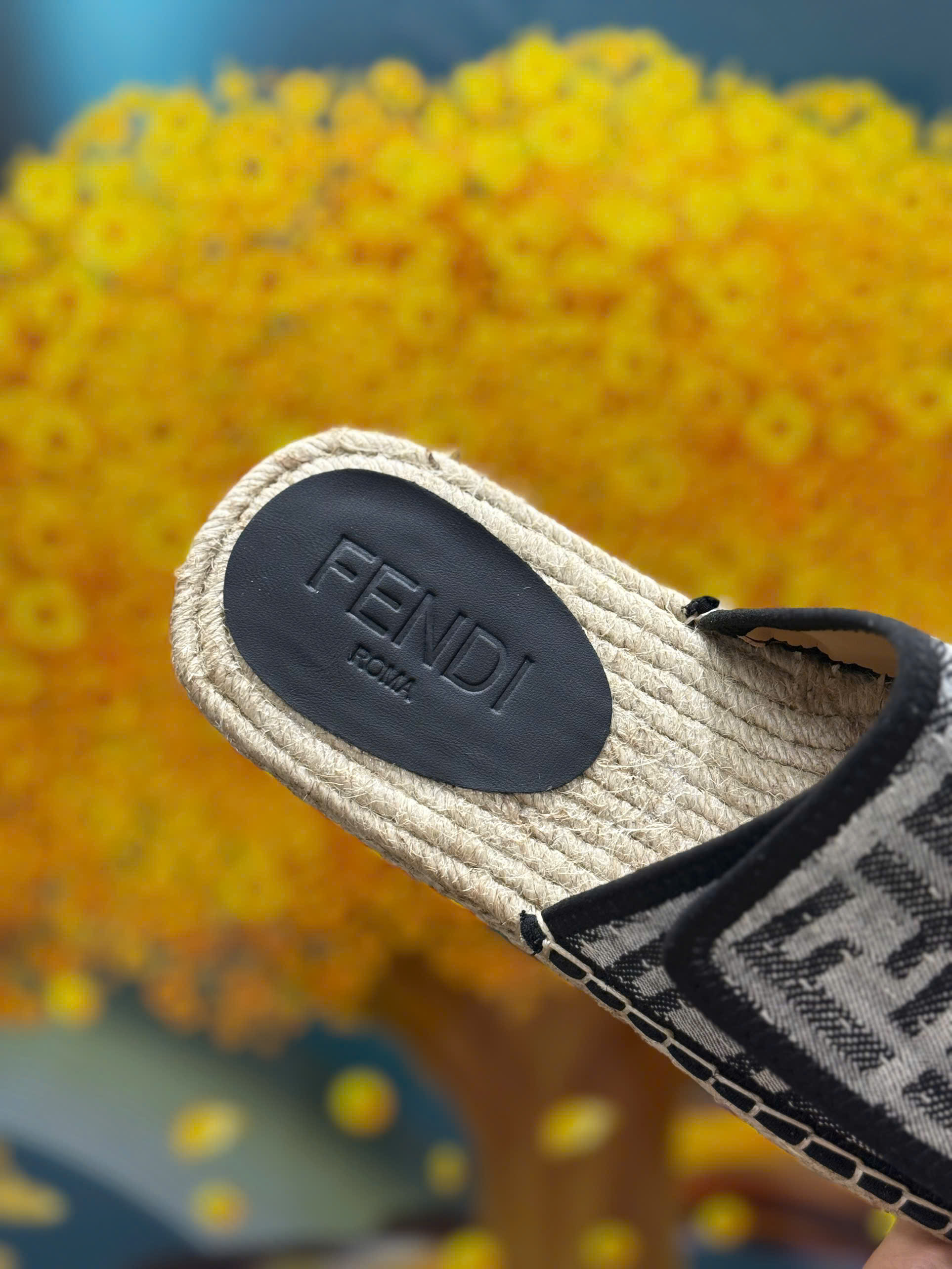 Dép lê quai ngang đế cói Fendi FF Trắng họa tiết logo Like Auth on web fullbox bill thẻ MVT